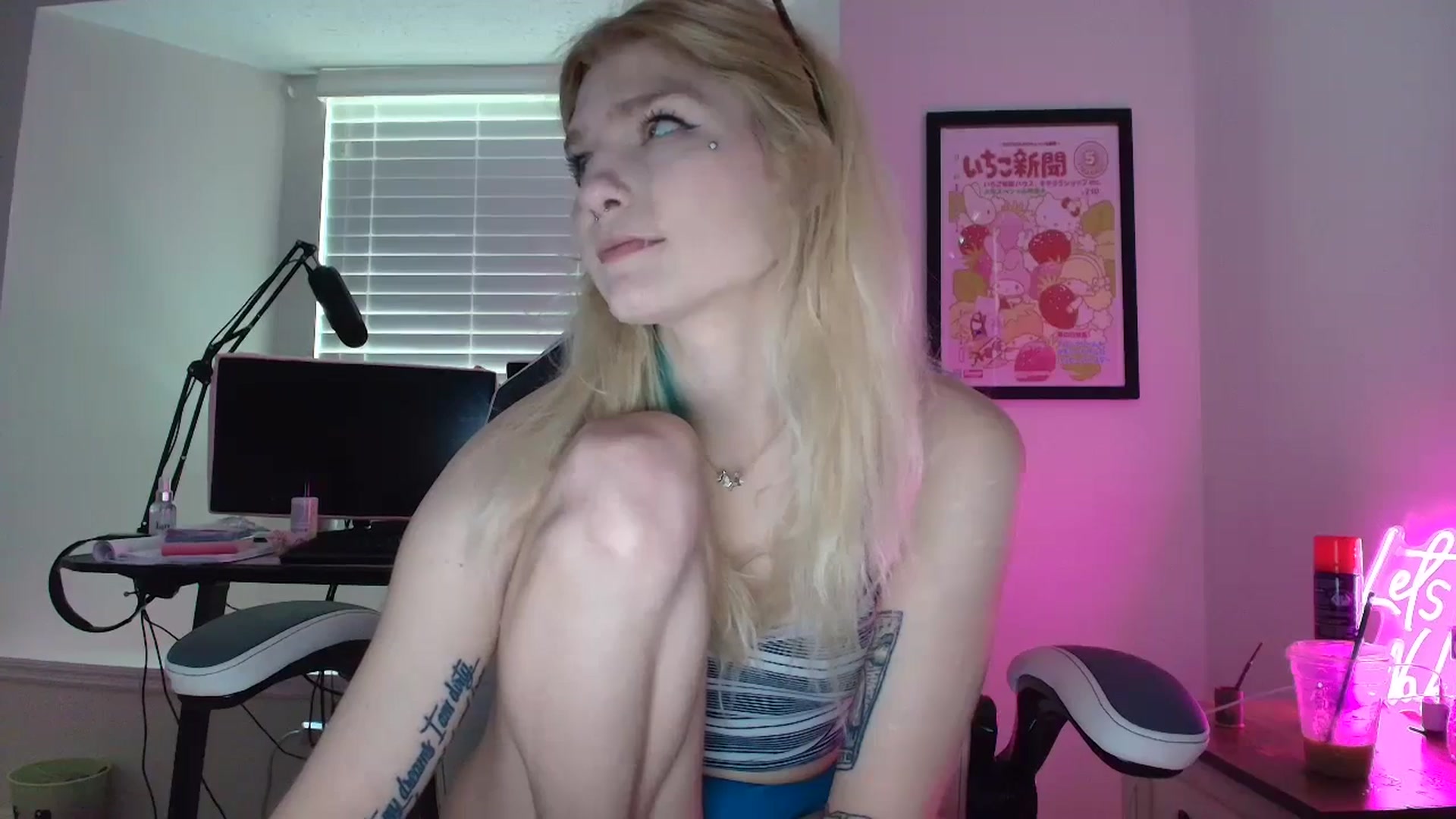 Gallery image thumbnail from DuckChan0's myfreecams stream on, 06/14/2025, 16:18 image 3 of 20