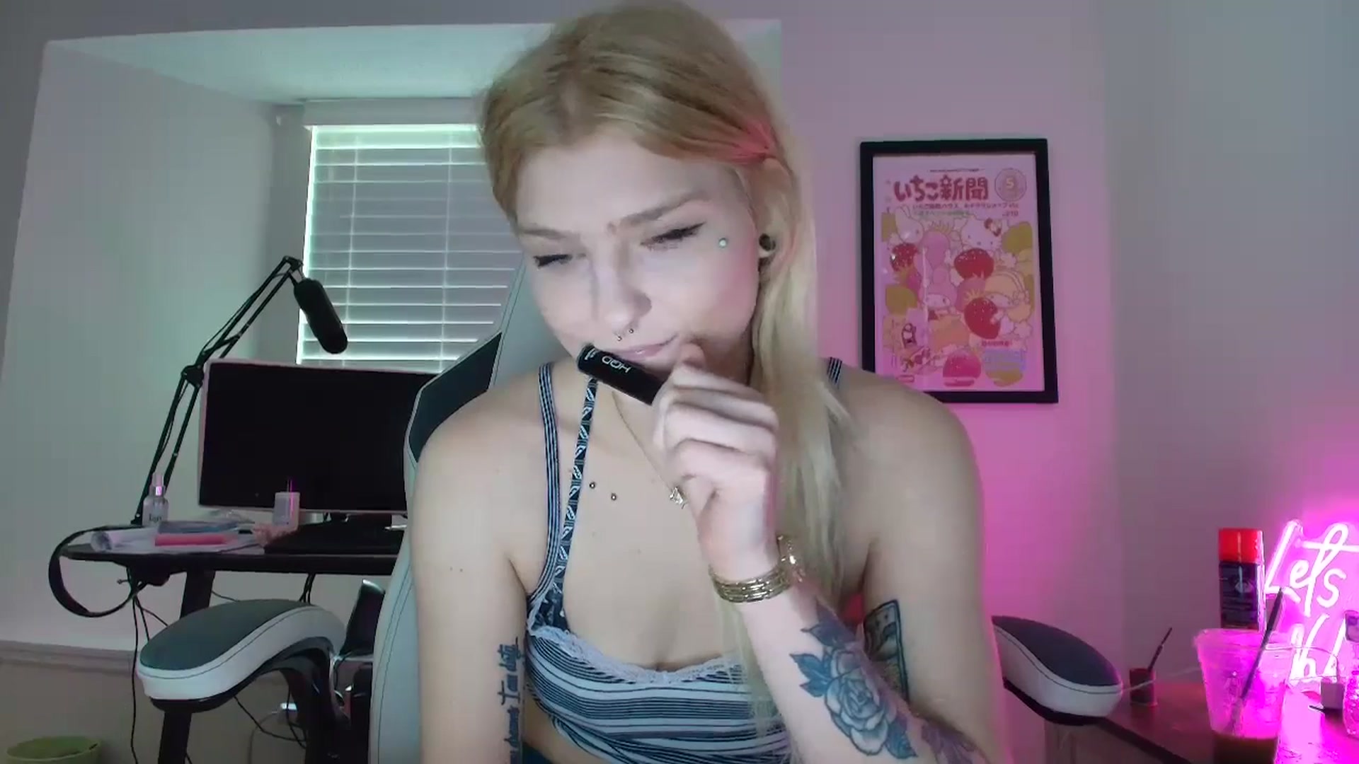 Gallery image thumbnail from DuckChan0's myfreecams stream on, 06/14/2025, 16:18 image 6 of 20