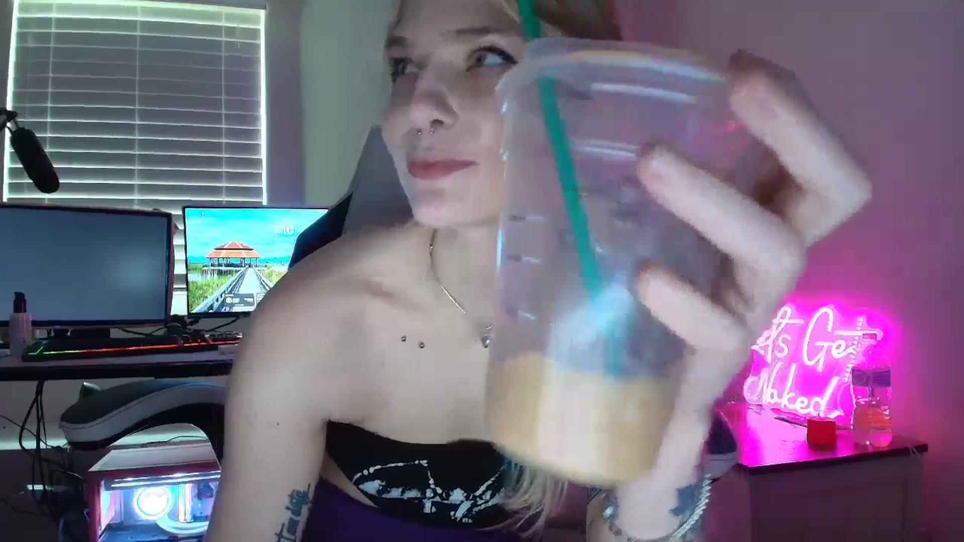 Gallery image thumbnail from DuckChan0's myfreecams stream on, 06/15/2025, 17:36 image 2 of 20
