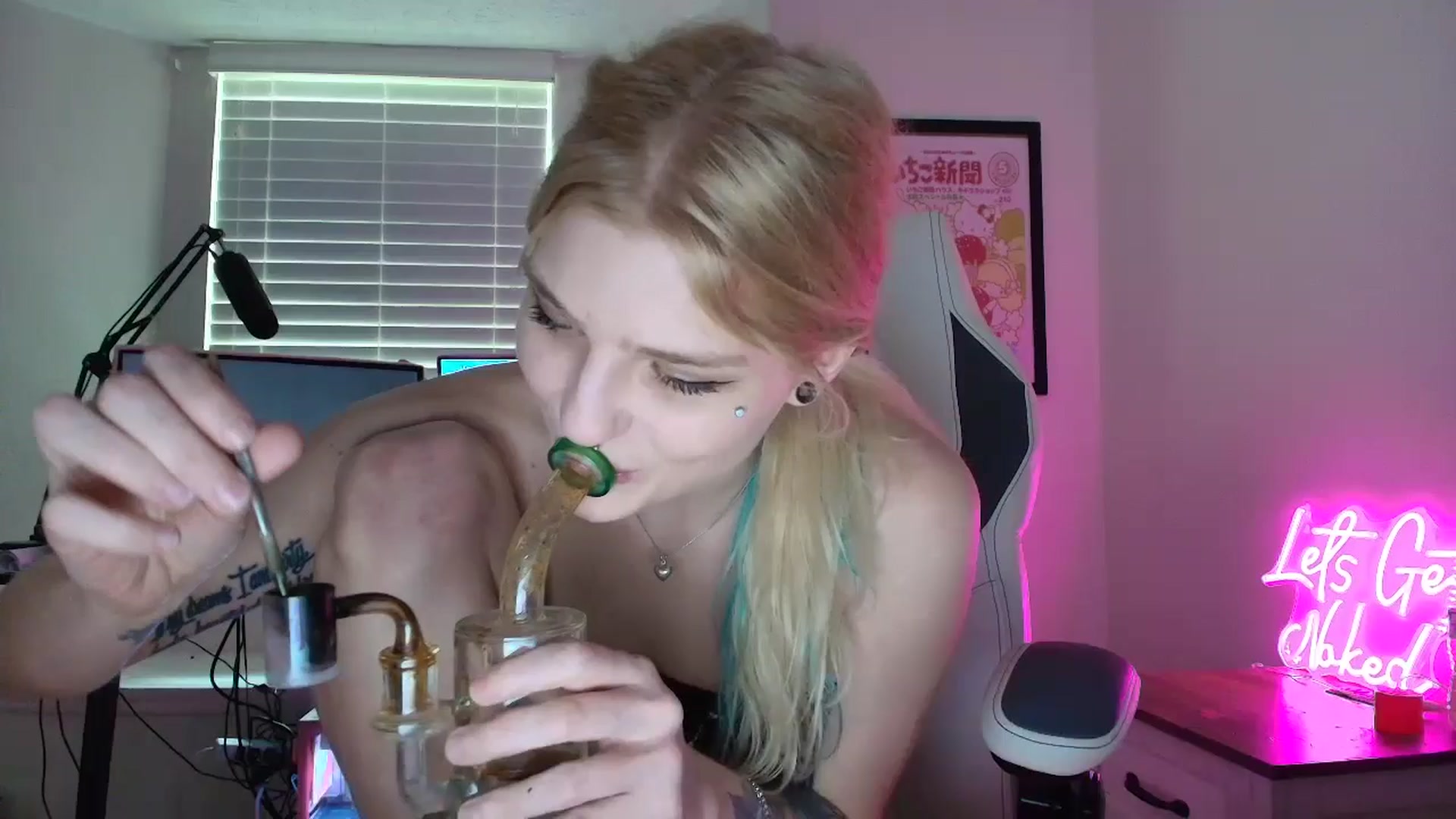 Gallery image thumbnail from DuckChan0's myfreecams stream on, 06/15/2025, 17:36 image 1 of 20