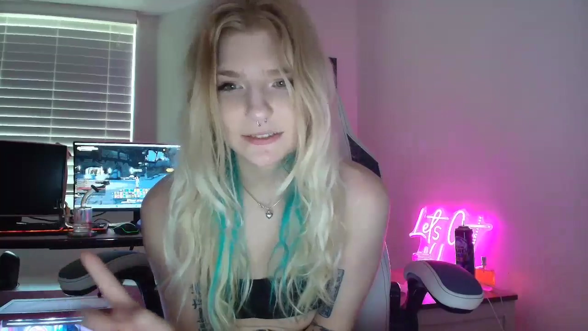 Gallery image thumbnail from DuckChan0's myfreecams stream on, 06/16/2025, 15:58 image 20 of 20