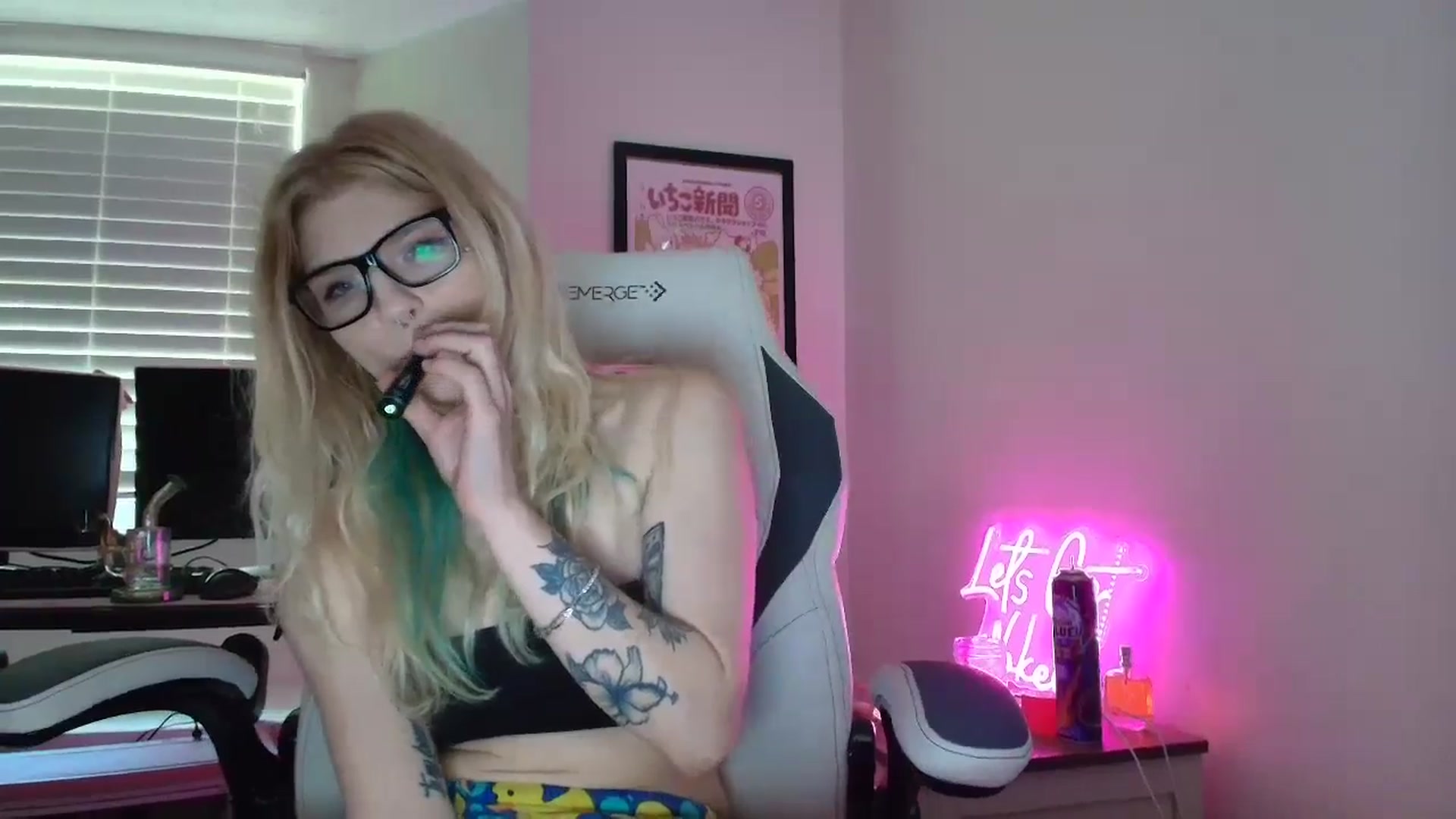 Gallery image thumbnail from DuckChan0's myfreecams stream on, 06/16/2025, 15:58 image 18 of 20