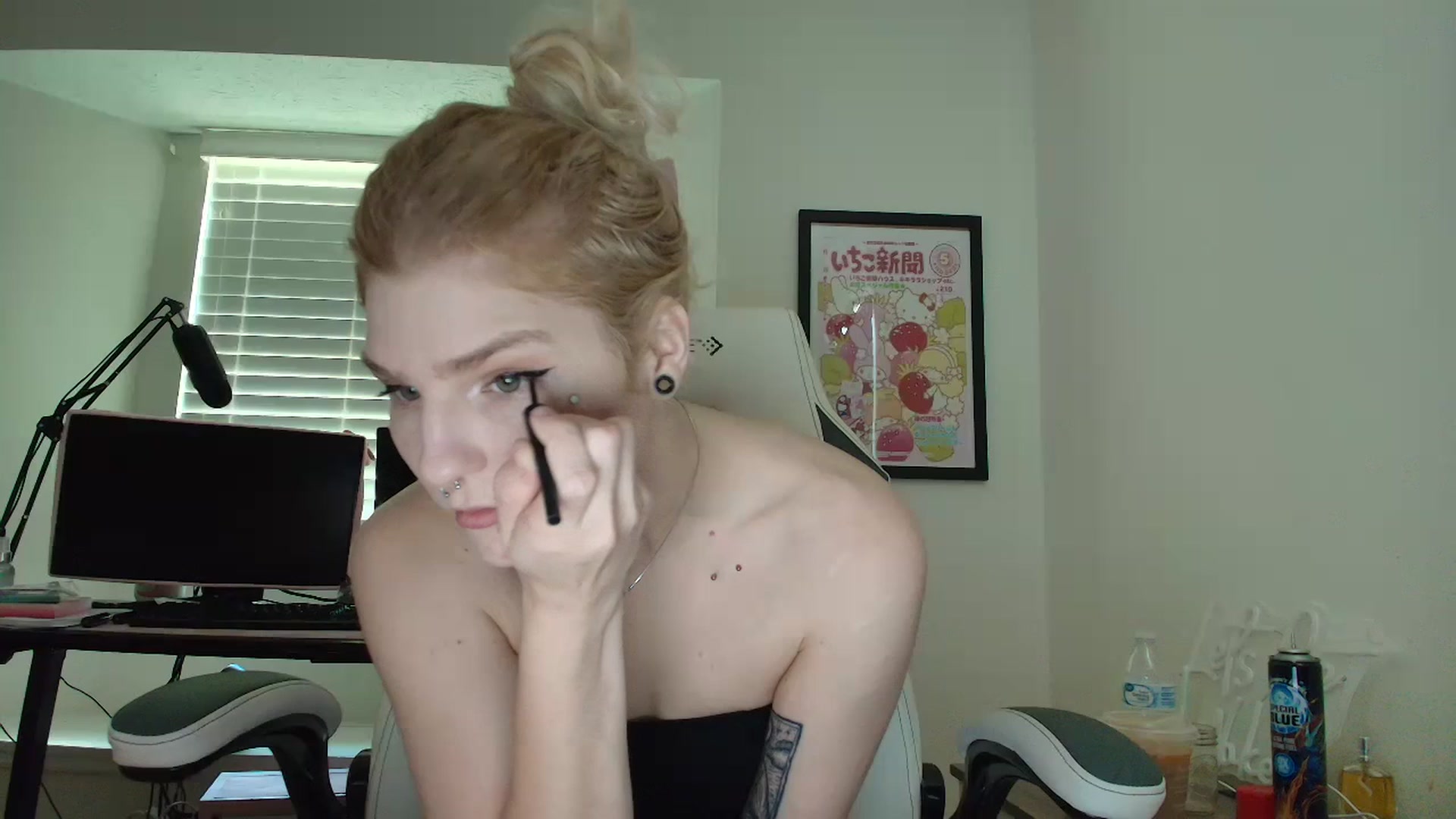 Gallery image thumbnail from DuckChan0's myfreecams stream on, 06/16/2025, 15:58 image 1 of 20