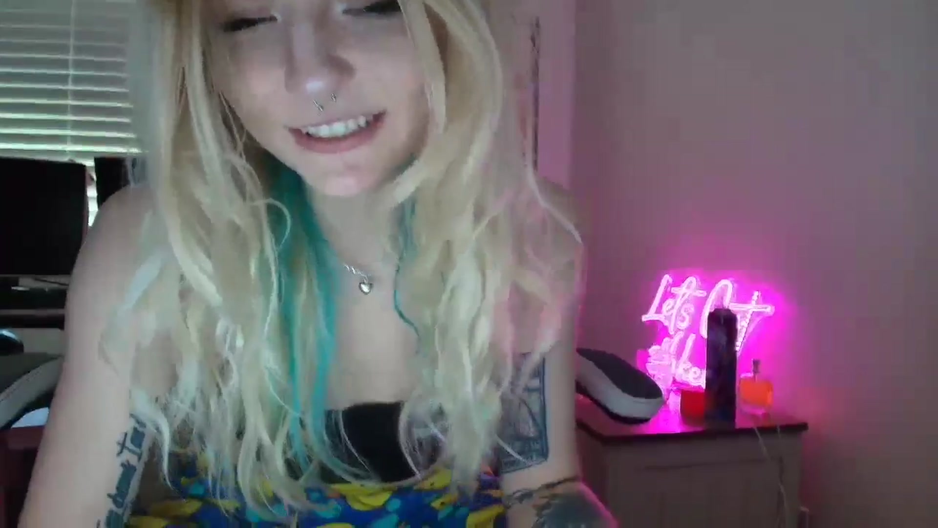 Gallery image thumbnail from DuckChan0's myfreecams stream on, 06/16/2025, 15:58 image 12 of 20