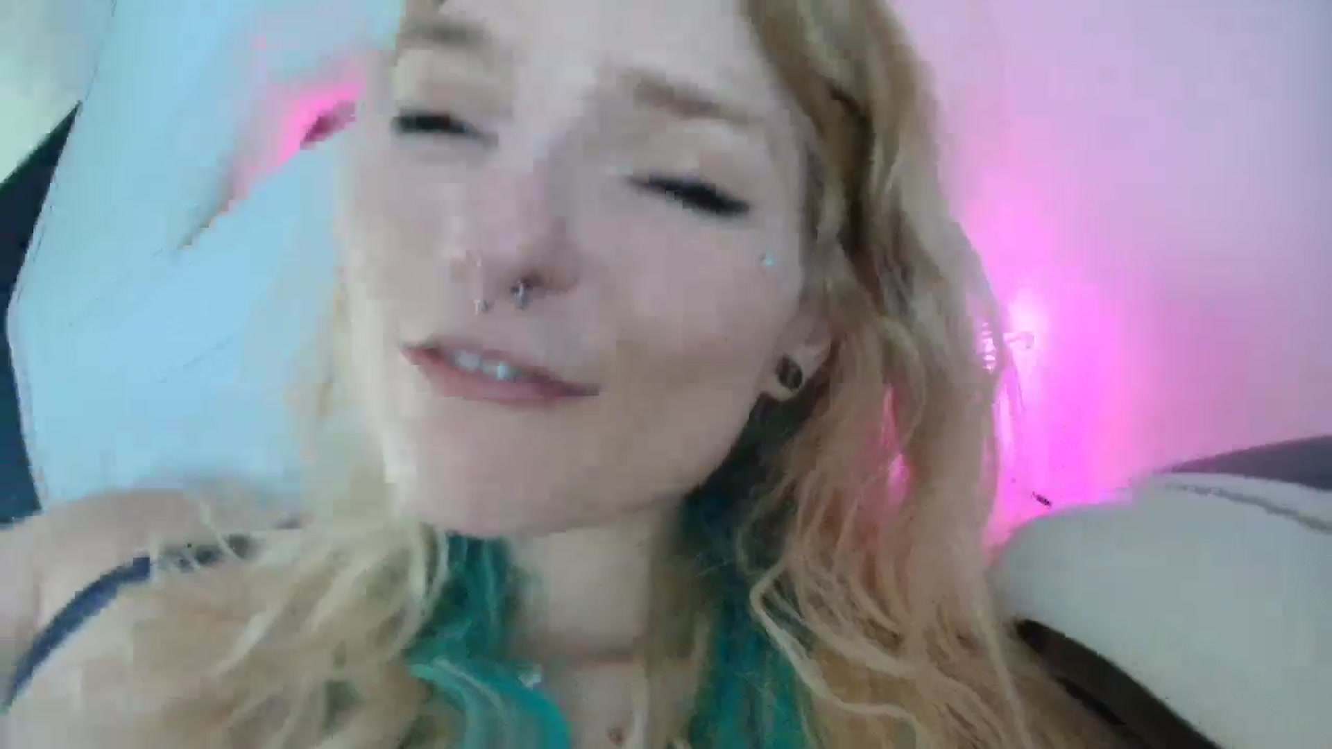 Gallery image thumbnail from DuckChan0's myfreecams stream on, 06/17/2025, 15:42 image 3 of 20