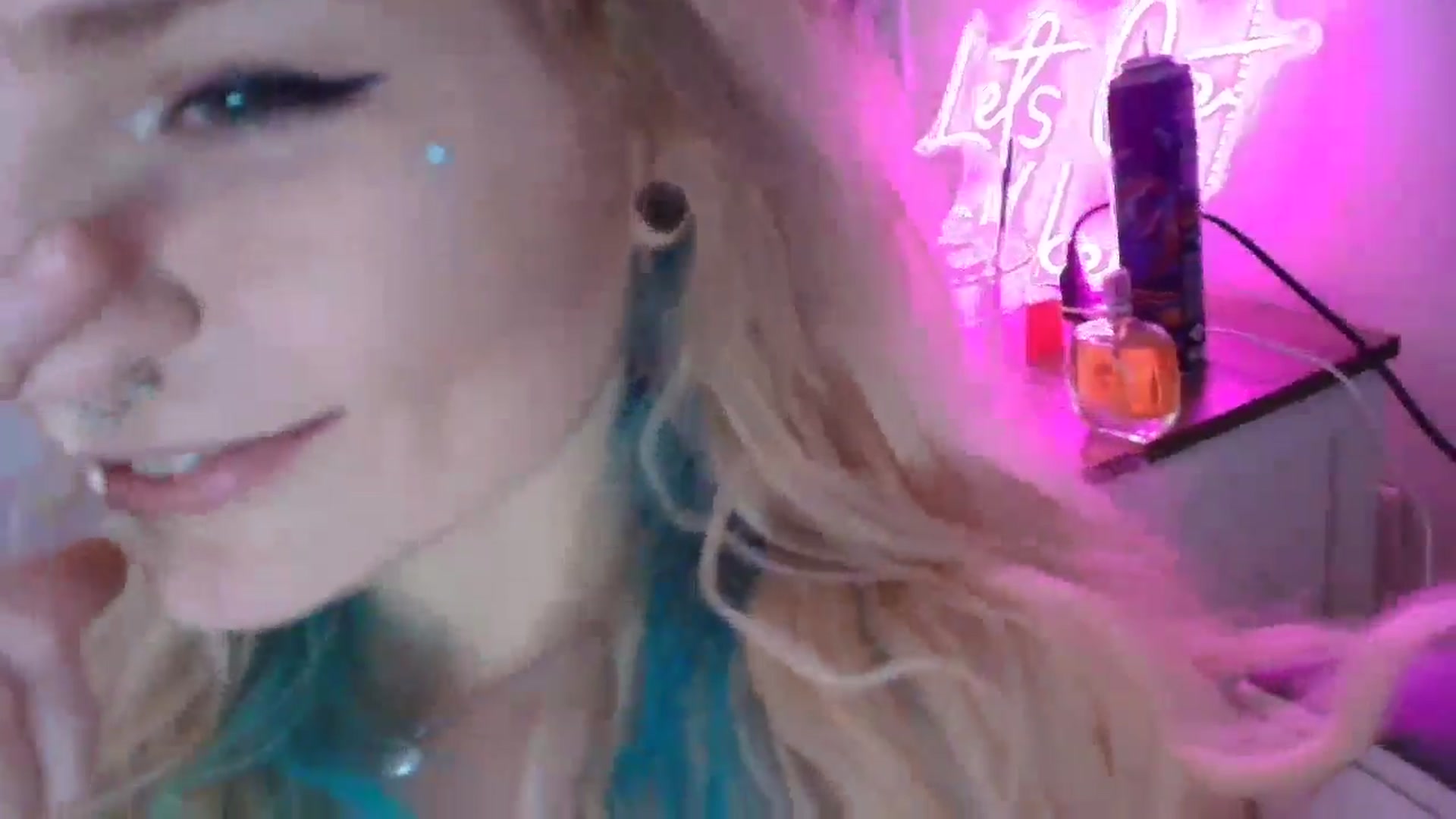 Gallery image thumbnail from DuckChan0's myfreecams stream on, 06/17/2025, 15:42 image 2 of 20