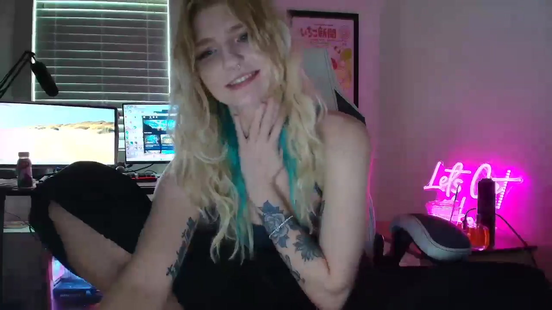 Gallery image thumbnail from DuckChan0's myfreecams stream on, 06/17/2025, 16:44 image 13 of 20