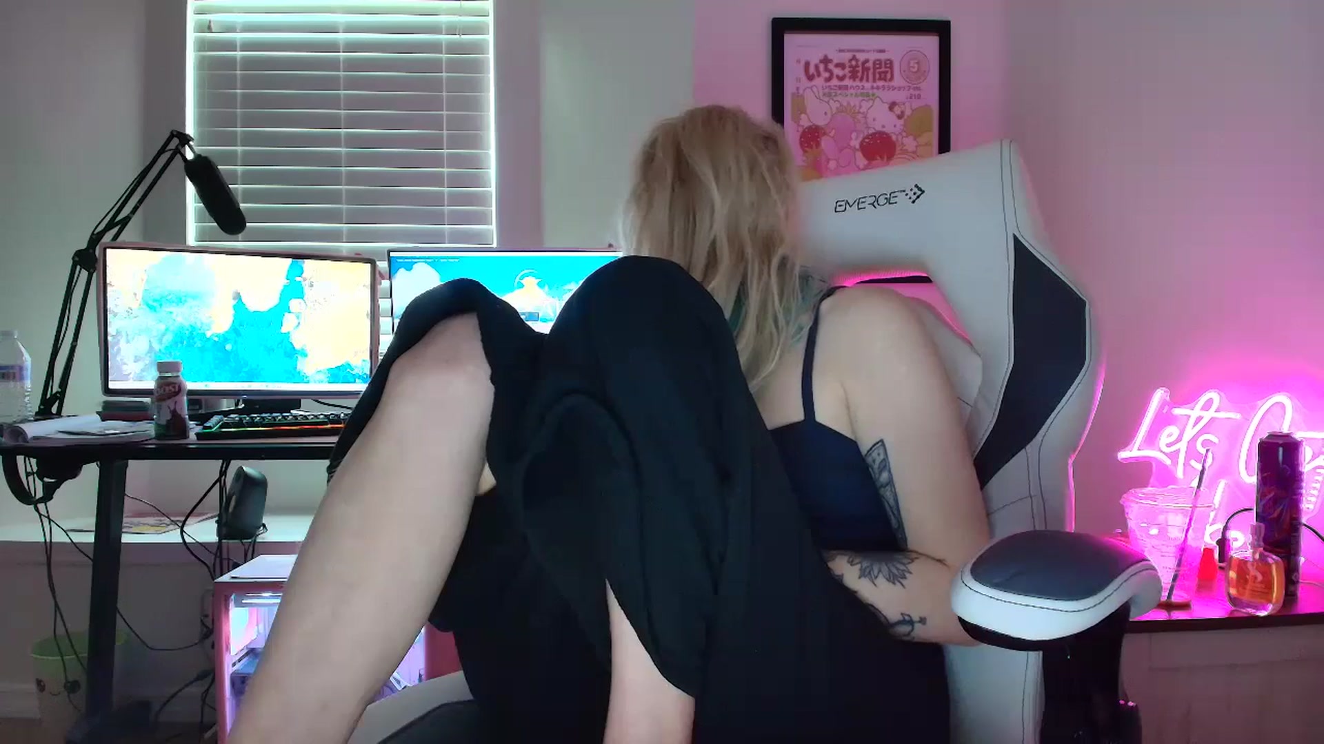 Gallery image thumbnail from DuckChan0's myfreecams stream on, 06/17/2025, 16:44 image 19 of 20