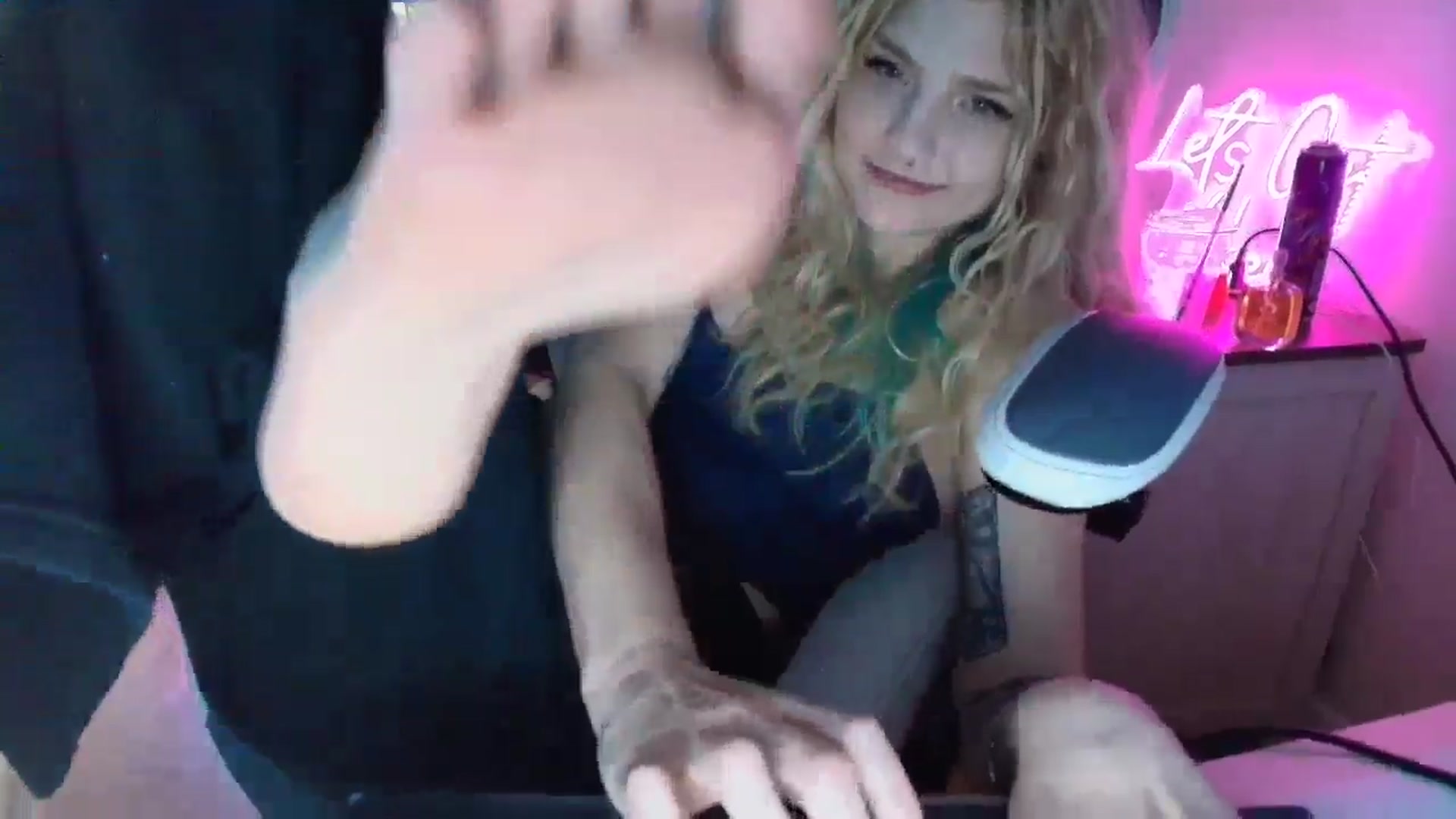 Gallery image thumbnail from DuckChan0's myfreecams stream on, 06/17/2025, 16:44 image 7 of 20