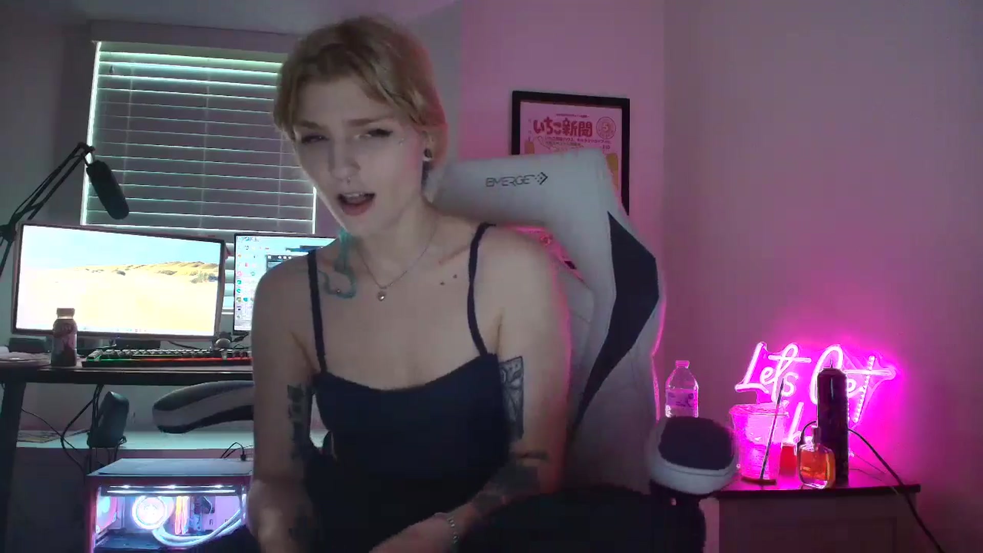 Gallery image thumbnail from DuckChan0's myfreecams stream on, 06/17/2025, 16:44 image 2 of 20