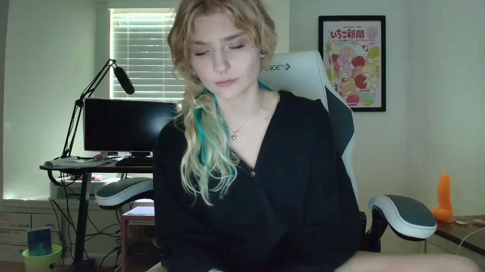 Gallery image thumbnail from DuckChan0's myfreecams stream on, 06/18/2025, 13:52 image 2 of 20