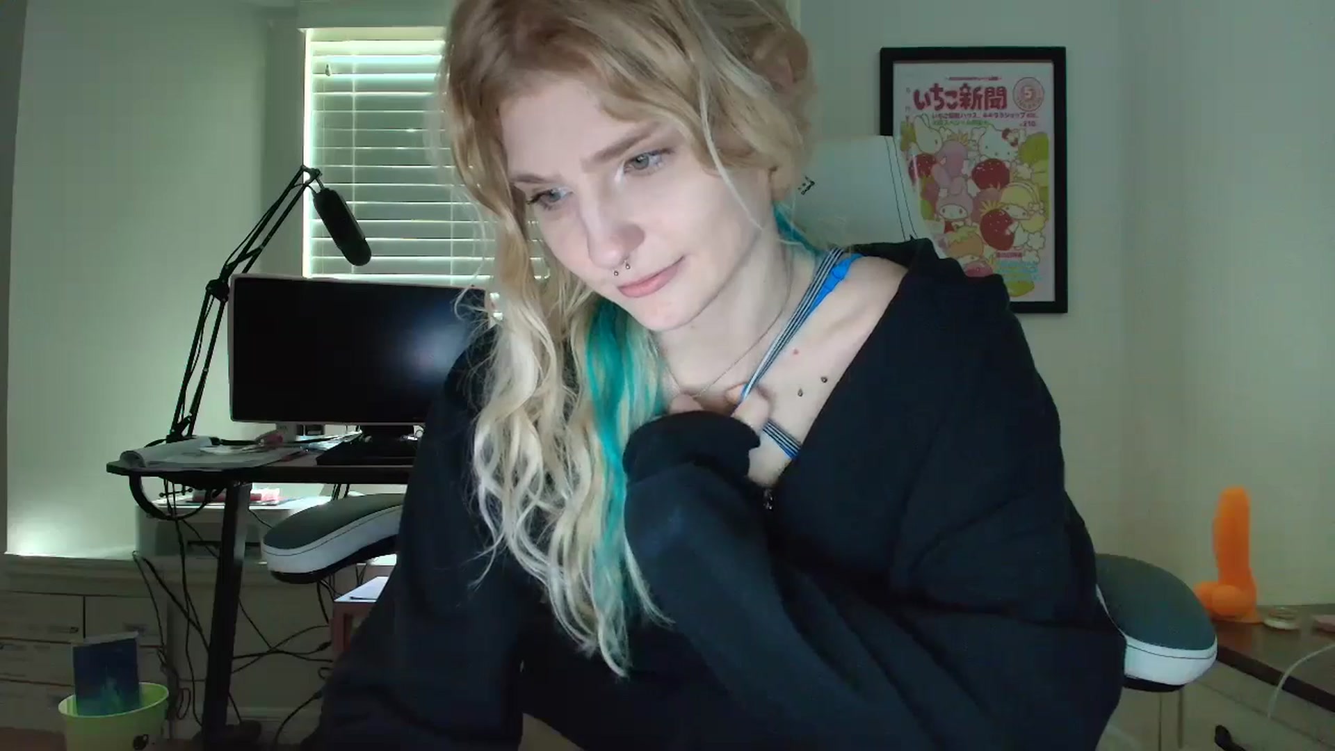 Gallery image thumbnail from DuckChan0's myfreecams stream on, 06/18/2025, 13:52 image 5 of 20