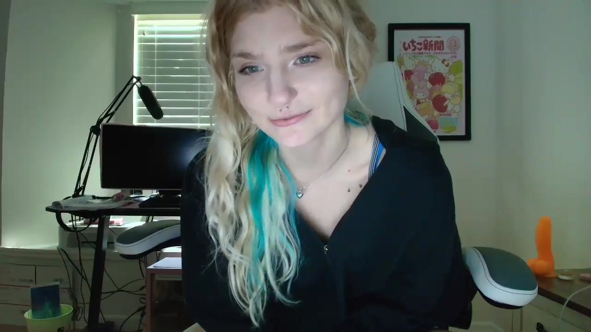 Gallery image thumbnail from DuckChan0's myfreecams stream on, 06/18/2025, 13:52 image 4 of 20