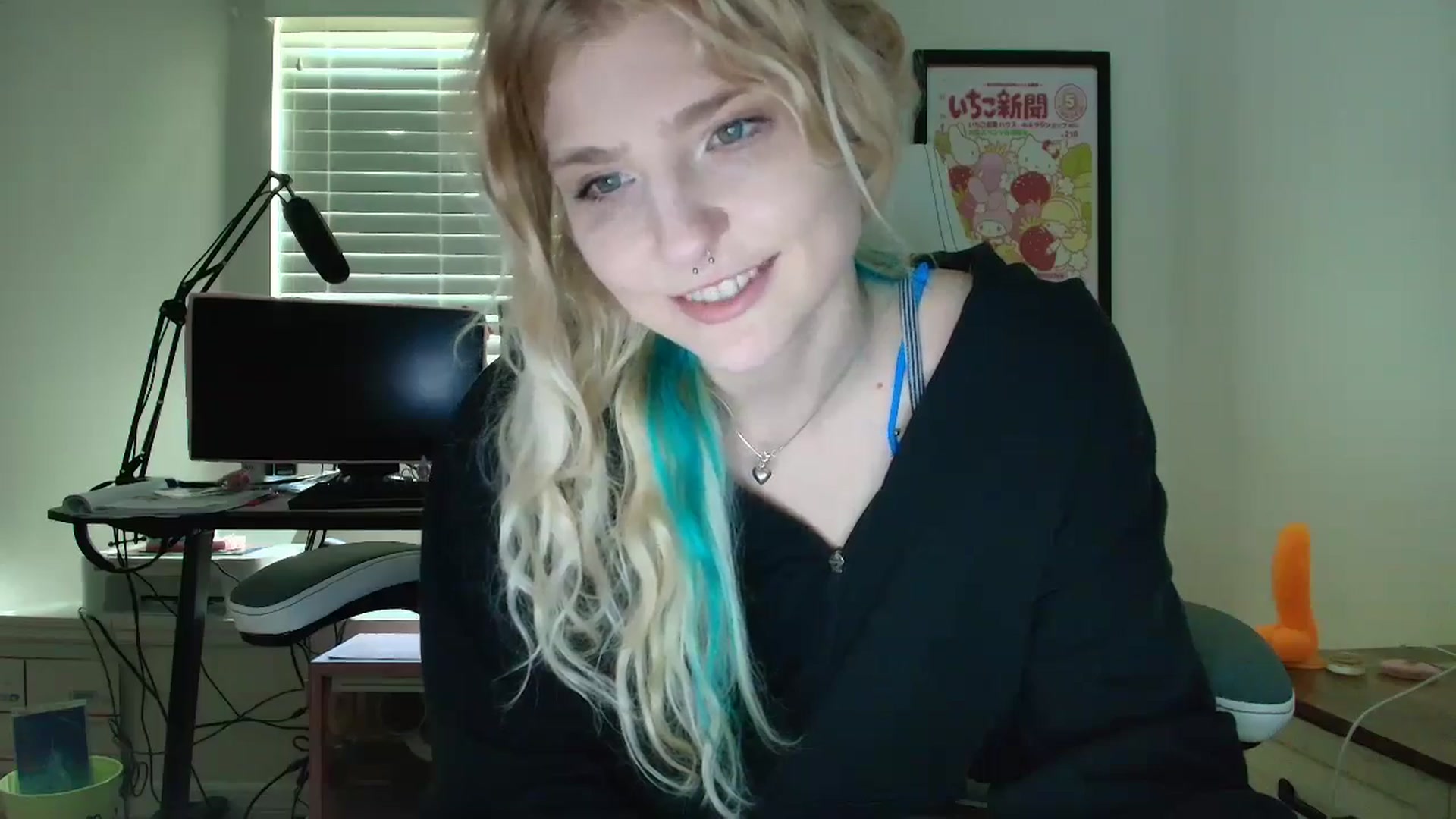 Gallery image thumbnail from DuckChan0's myfreecams stream on, 06/18/2025, 13:52 image 6 of 20