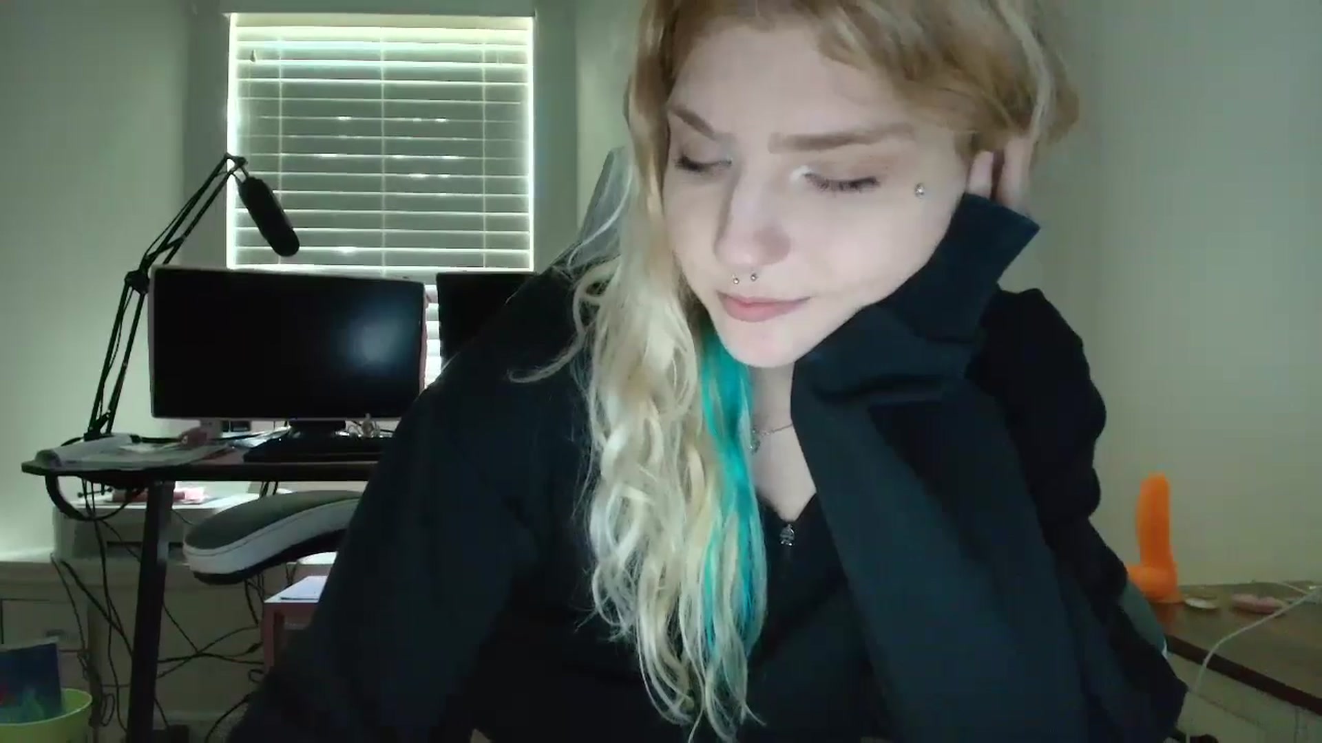 Gallery image thumbnail from DuckChan0's myfreecams stream on, 06/18/2025, 13:52 image 8 of 20