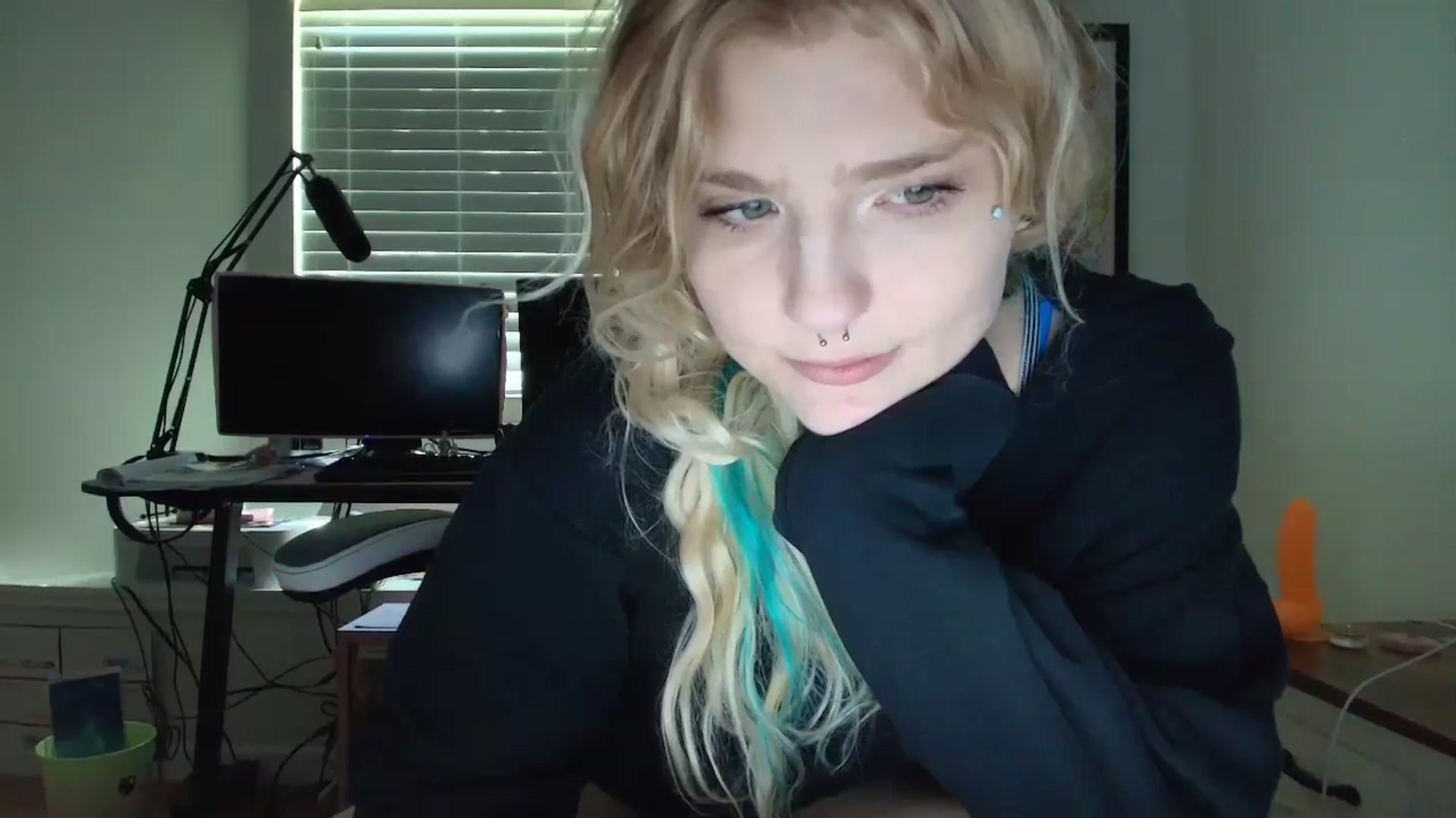 Gallery image thumbnail from DuckChan0's myfreecams stream on, 06/18/2025, 13:52 image 3 of 20