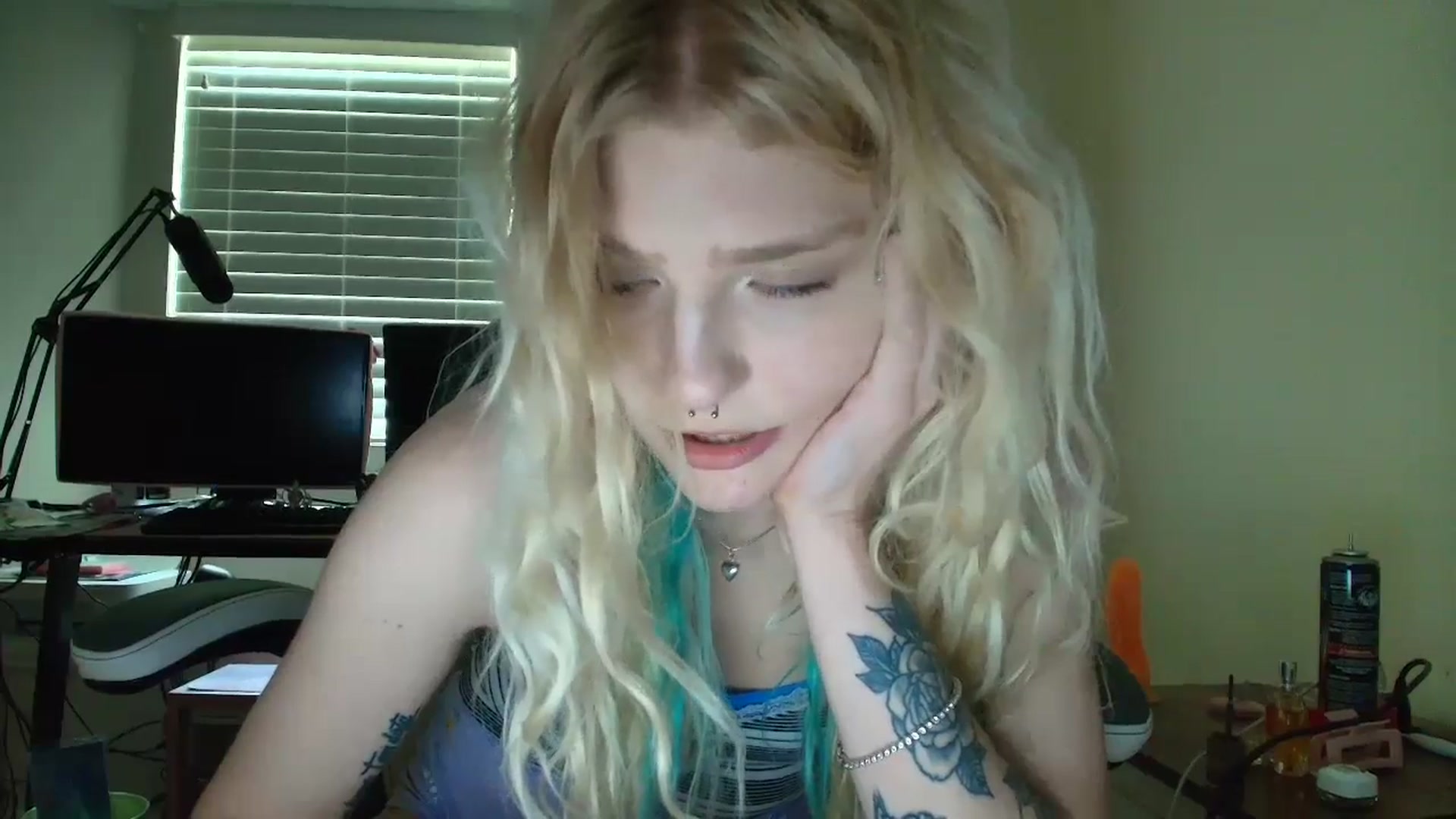 Gallery image thumbnail from DuckChan0's myfreecams stream on, 06/18/2025, 15:17 image 17 of 20