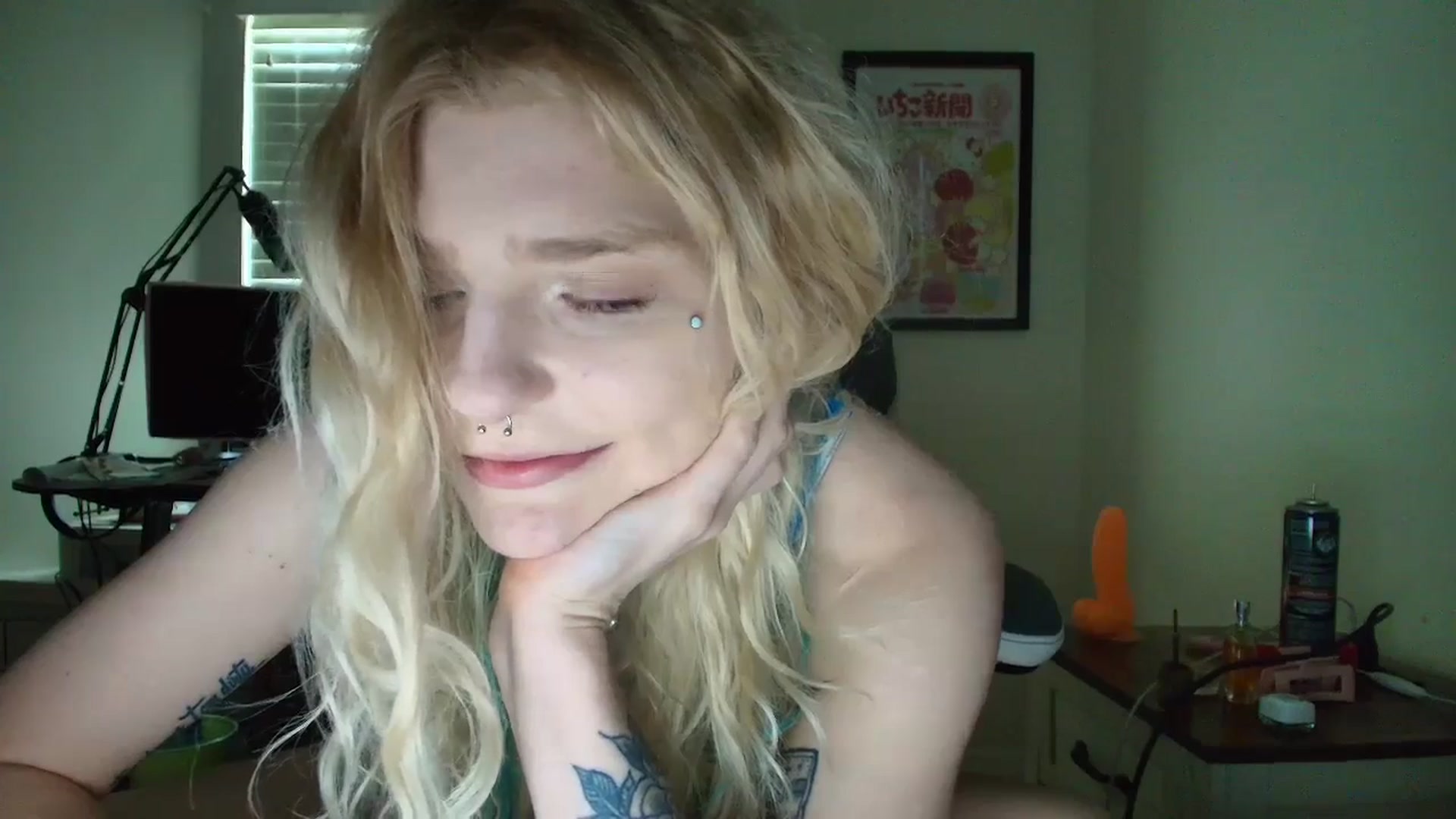 Gallery image thumbnail from DuckChan0's myfreecams stream on, 06/18/2025, 15:17 image 12 of 20