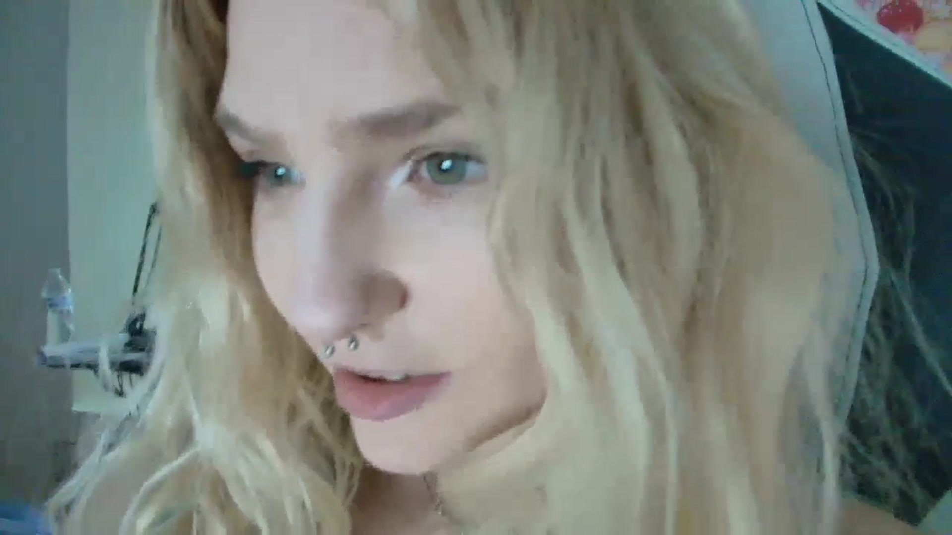 Gallery image thumbnail from DuckChan0's myfreecams stream on, 06/19/2025, 14:57 image 10 of 20