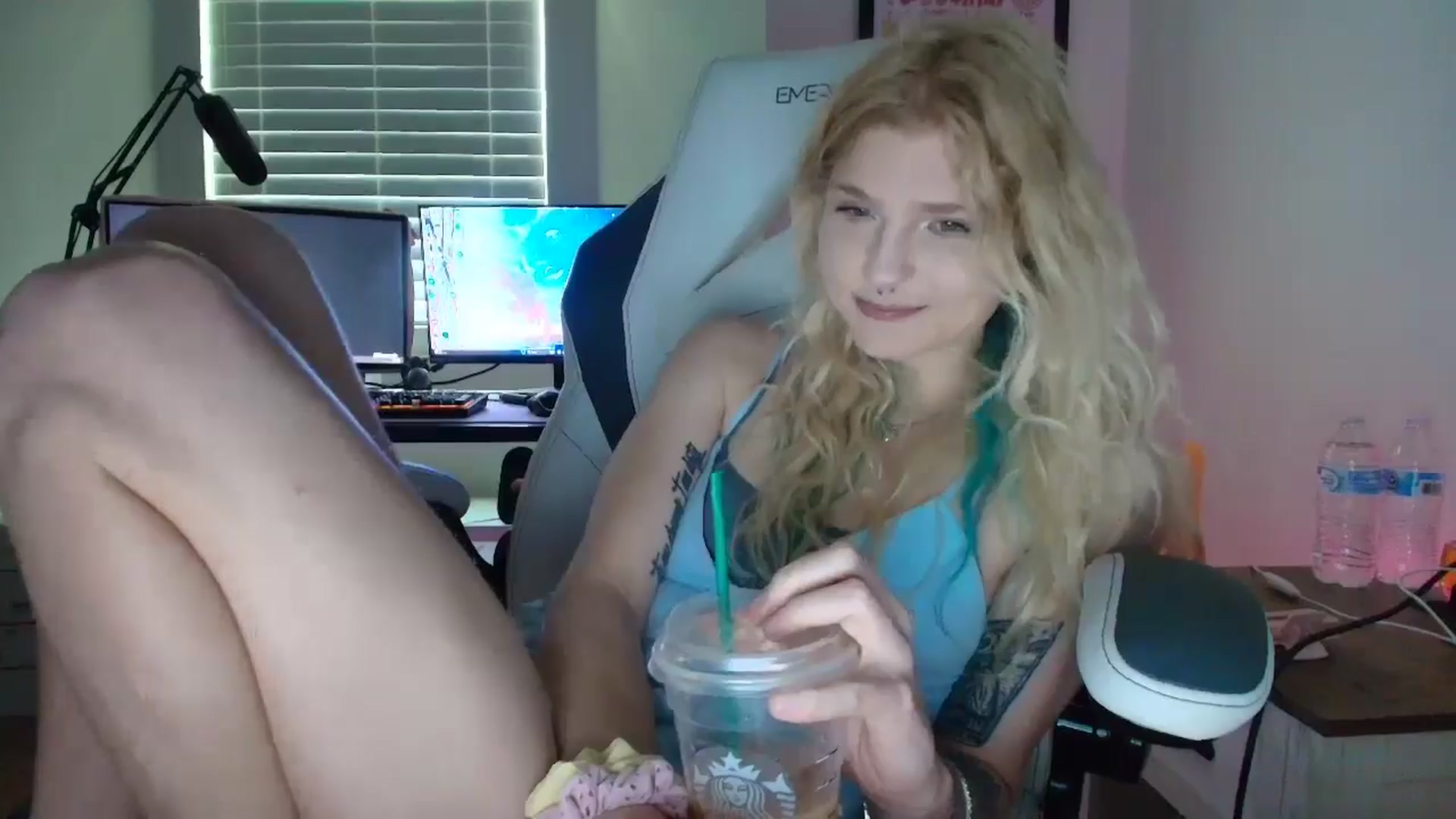 Gallery image thumbnail from DuckChan0's myfreecams stream on, 06/19/2025, 14:57 image 9 of 20