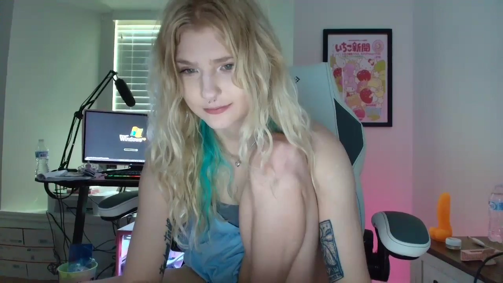 Gallery image thumbnail from DuckChan0's myfreecams stream on, 06/19/2025, 14:57 image 2 of 20