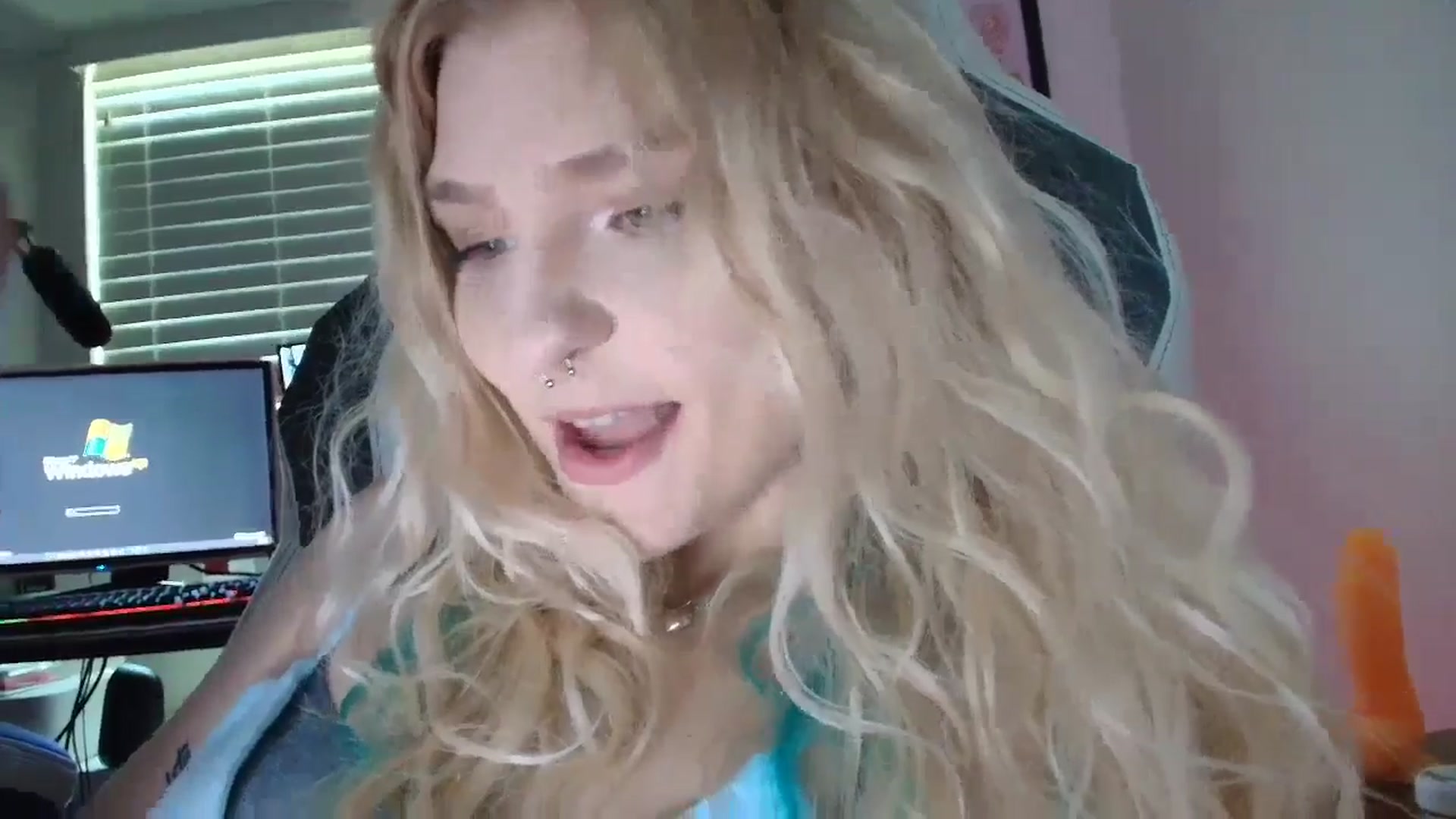 Gallery image thumbnail from DuckChan0's myfreecams stream on, 06/19/2025, 14:57 image 11 of 20