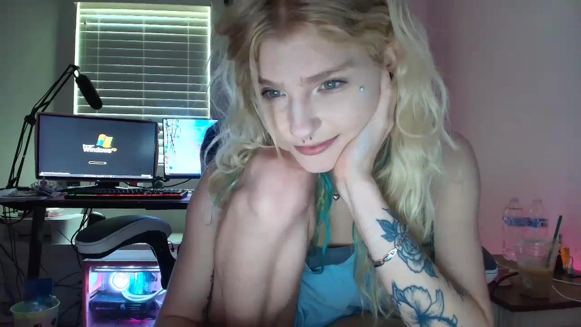 Gallery image thumbnail from DuckChan0's myfreecams stream on, 06/19/2025, 14:57 image 4 of 20