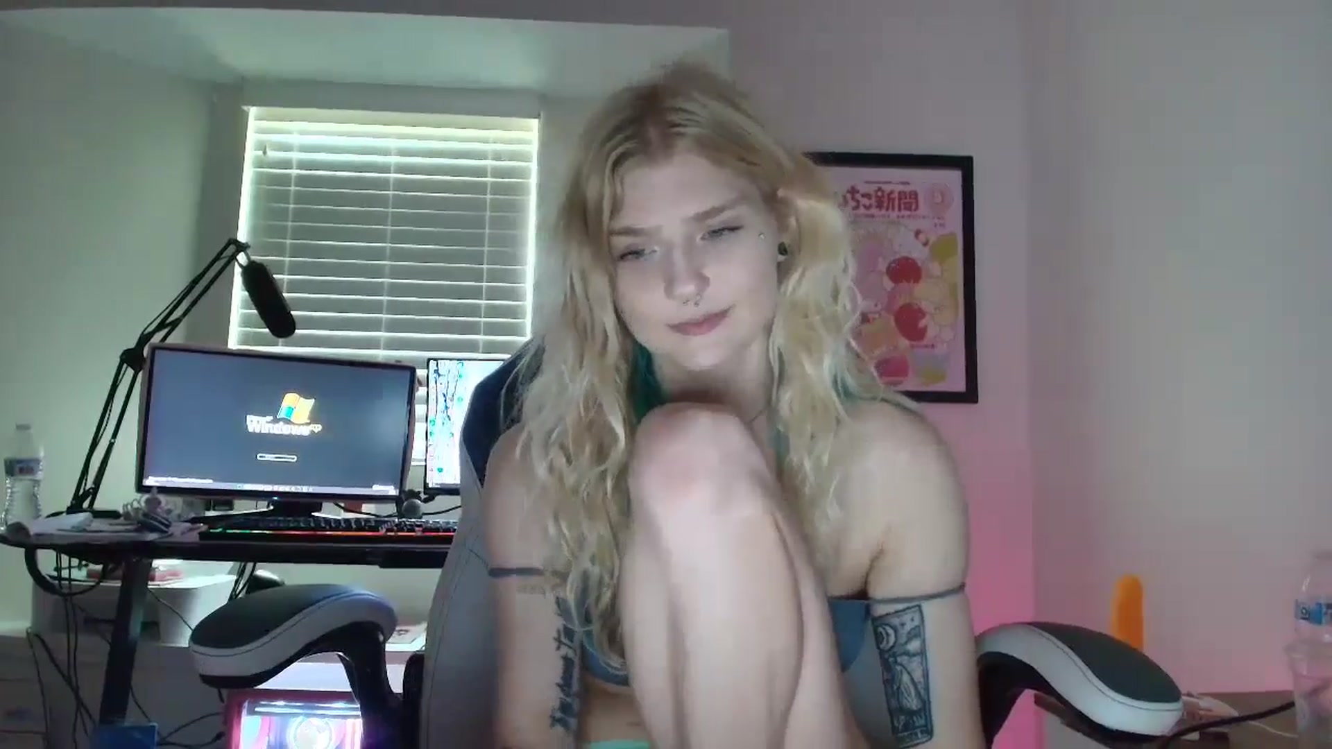 Gallery image thumbnail from DuckChan0's myfreecams stream on, 06/19/2025, 16:39 image 20 of 20