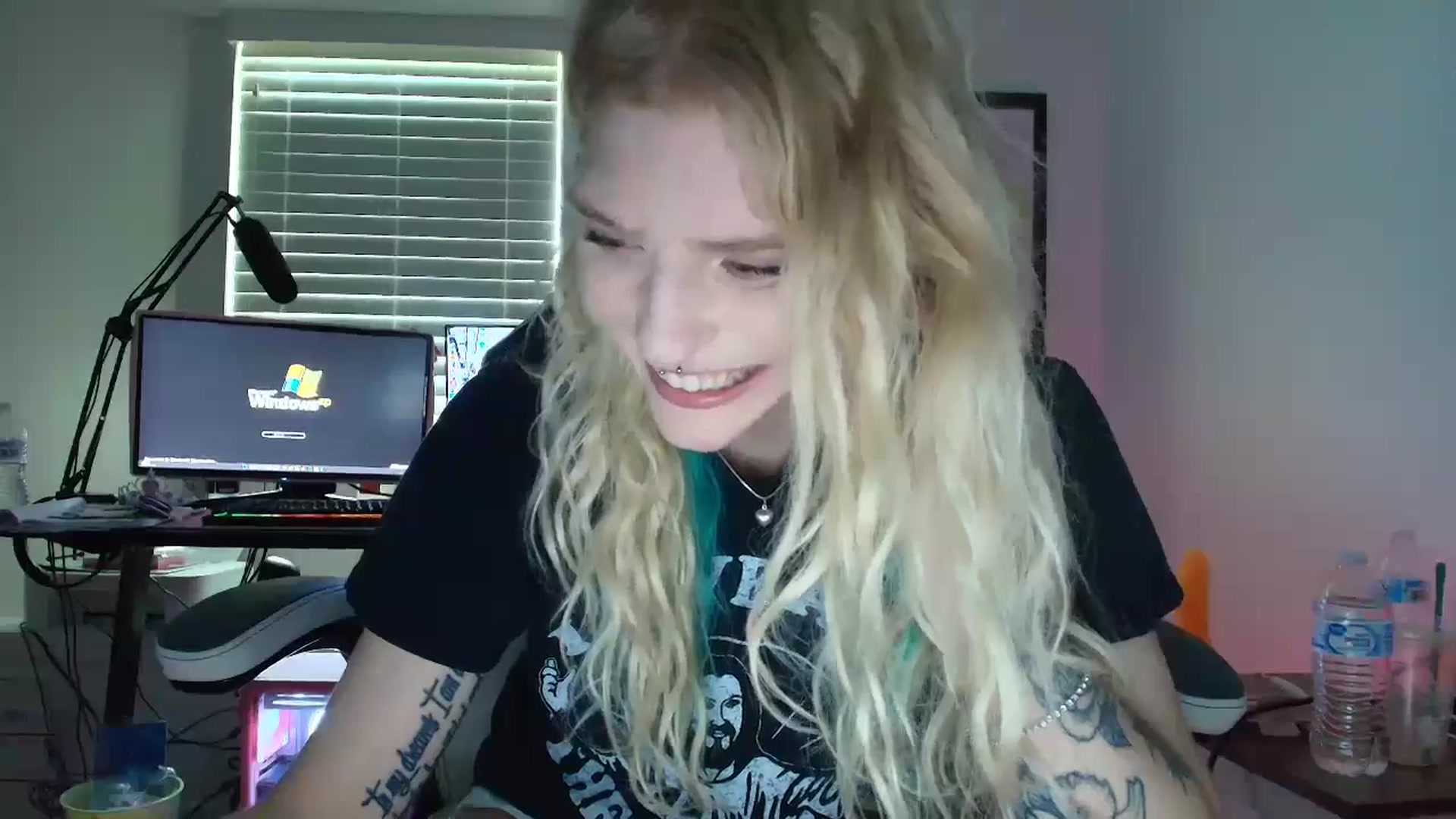 Gallery image thumbnail from DuckChan0's myfreecams stream on, 06/19/2025, 16:39 image 10 of 20