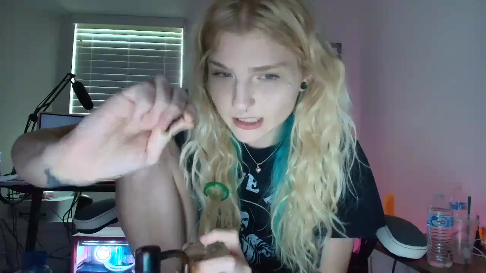 Gallery image thumbnail from DuckChan0's myfreecams stream on, 06/19/2025, 16:39 image 12 of 20