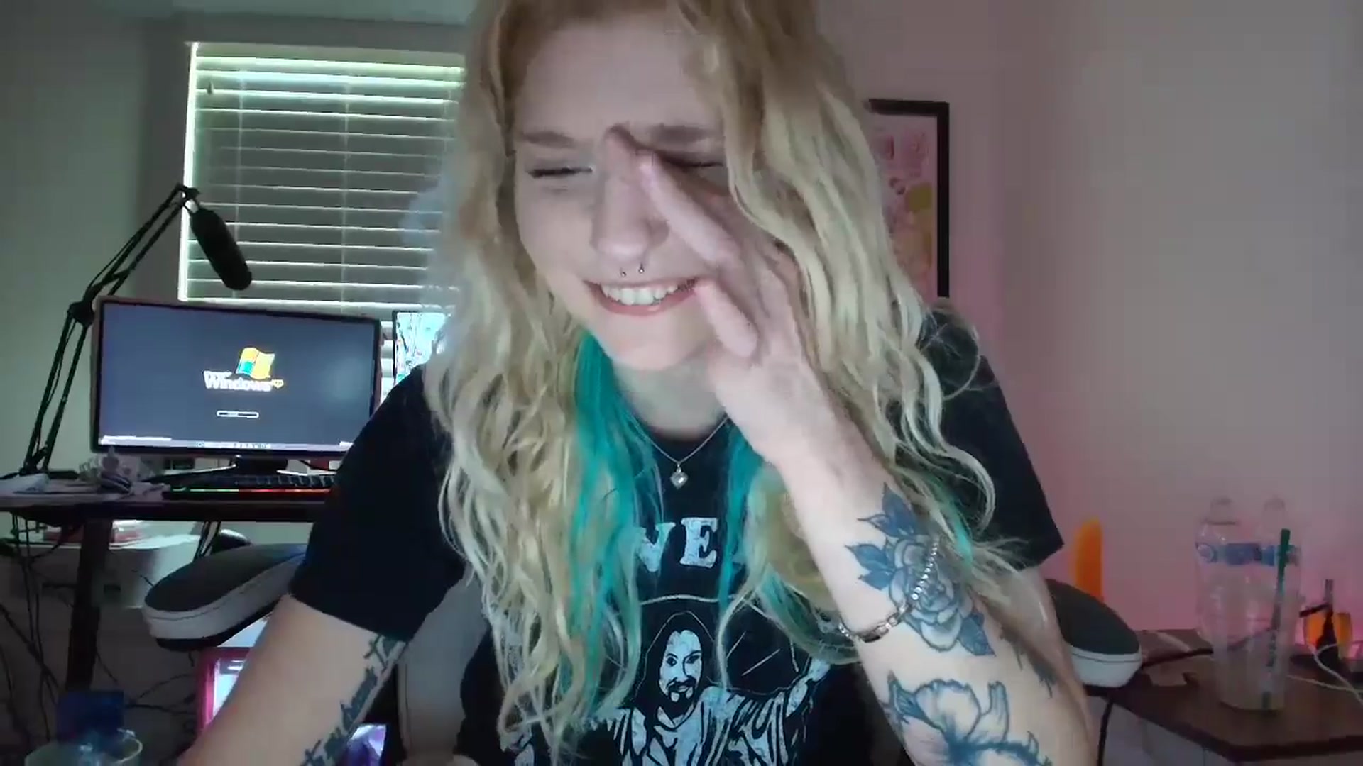 Gallery image thumbnail from DuckChan0's myfreecams stream on, 06/19/2025, 16:39 image 8 of 20