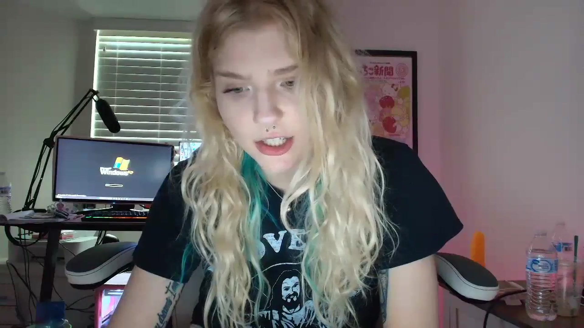 Gallery image thumbnail from DuckChan0's myfreecams stream on, 06/19/2025, 16:39 image 11 of 20