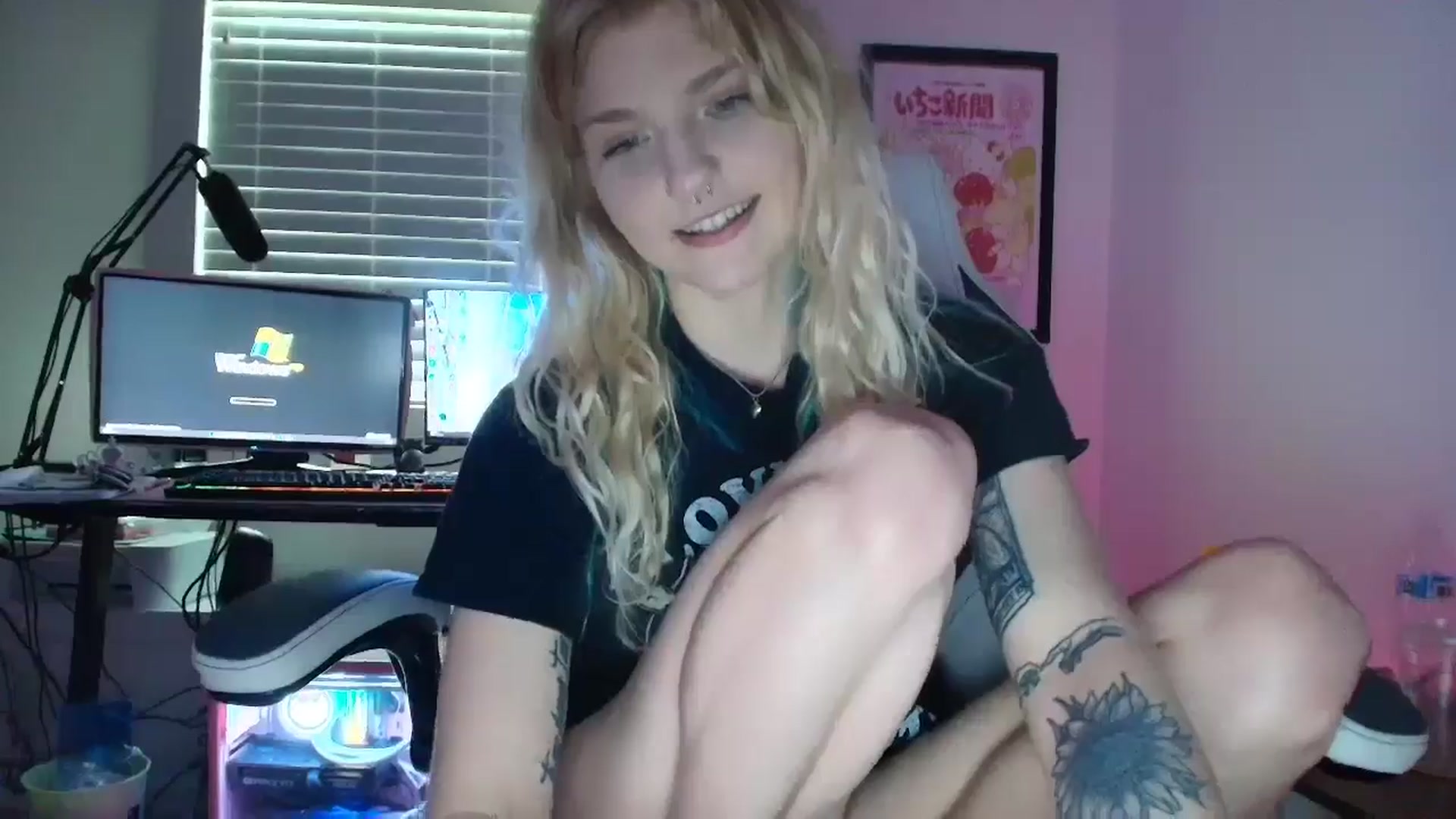 Gallery image thumbnail from DuckChan0's myfreecams stream on, 06/19/2025, 16:39 image 13 of 20