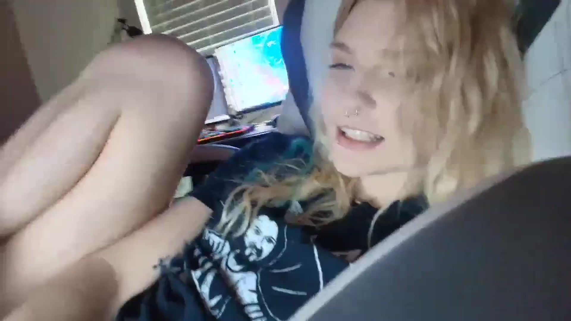 Gallery image thumbnail from DuckChan0's myfreecams stream on, 06/19/2025, 16:39 image 14 of 20
