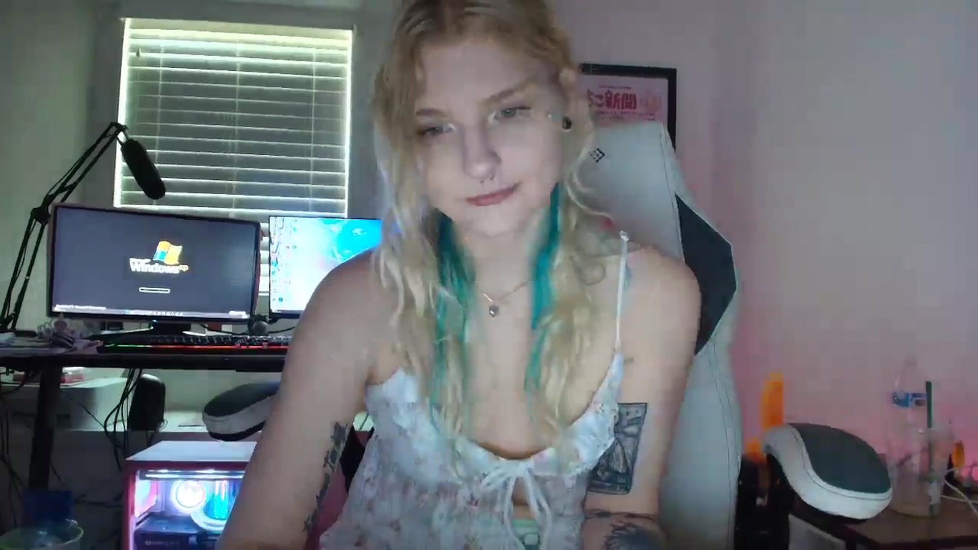 Gallery image thumbnail from DuckChan0's myfreecams stream on, 06/19/2025, 17:02 image 6 of 20