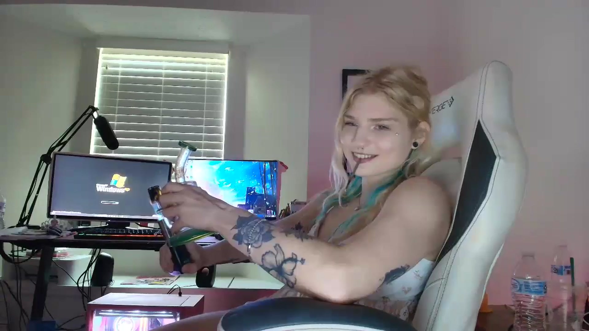 Gallery image thumbnail from DuckChan0's myfreecams stream on, 06/19/2025, 17:02 image 3 of 20