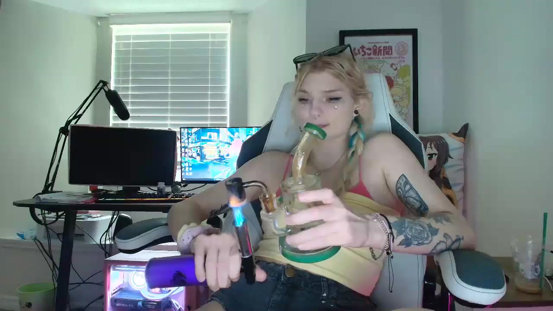 Gallery image thumbnail from DuckChan0's myfreecams stream on, 06/22/2025, 17:21 image 14 of 20
