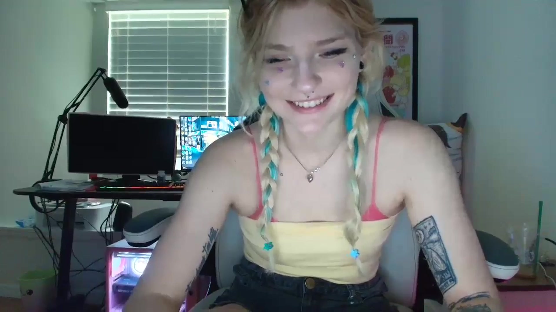 Gallery image thumbnail from DuckChan0's myfreecams stream on, 06/22/2025, 17:21 image 20 of 20