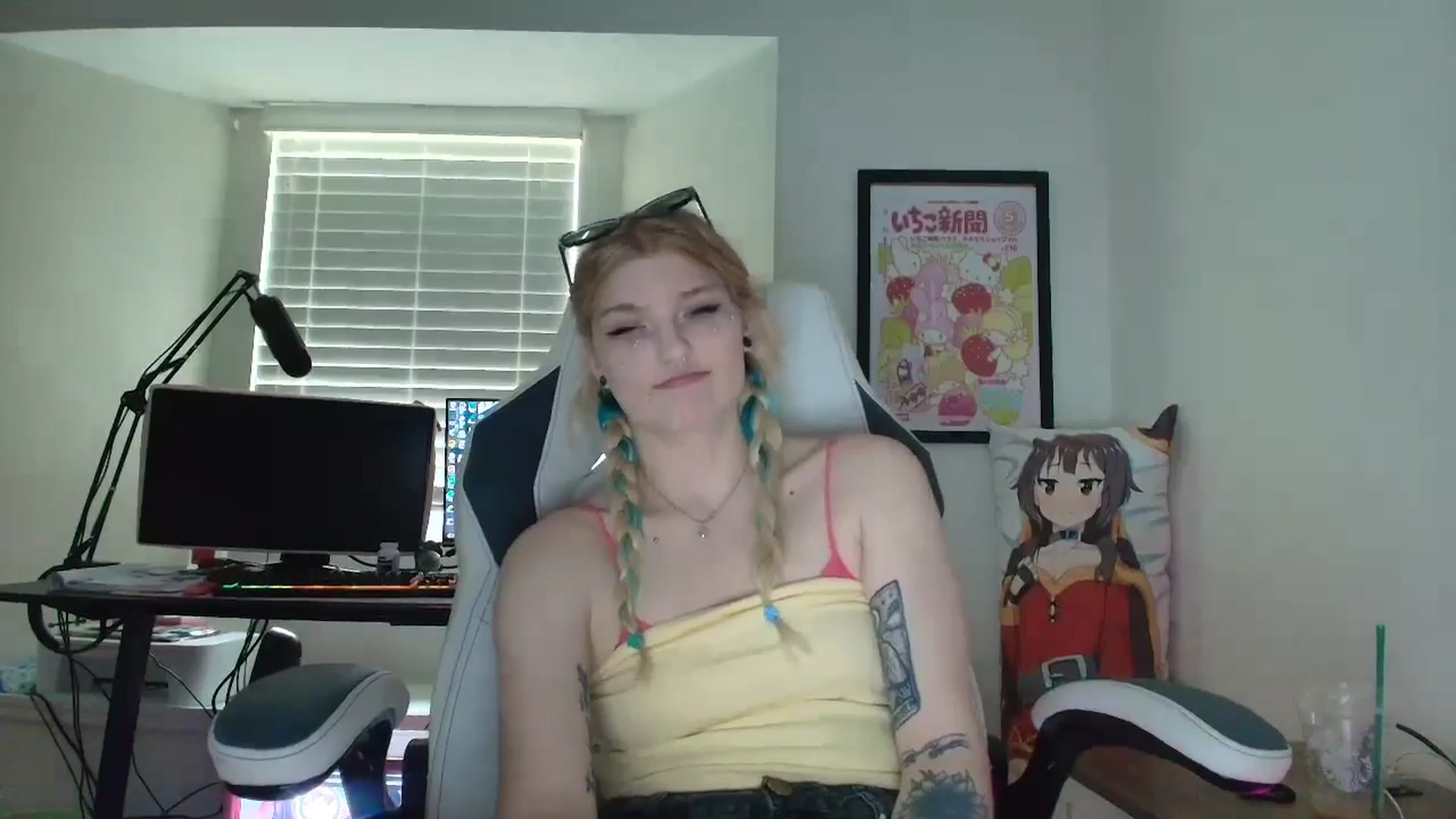 Gallery image thumbnail from DuckChan0's myfreecams stream on, 06/22/2025, 17:21 image 6 of 20