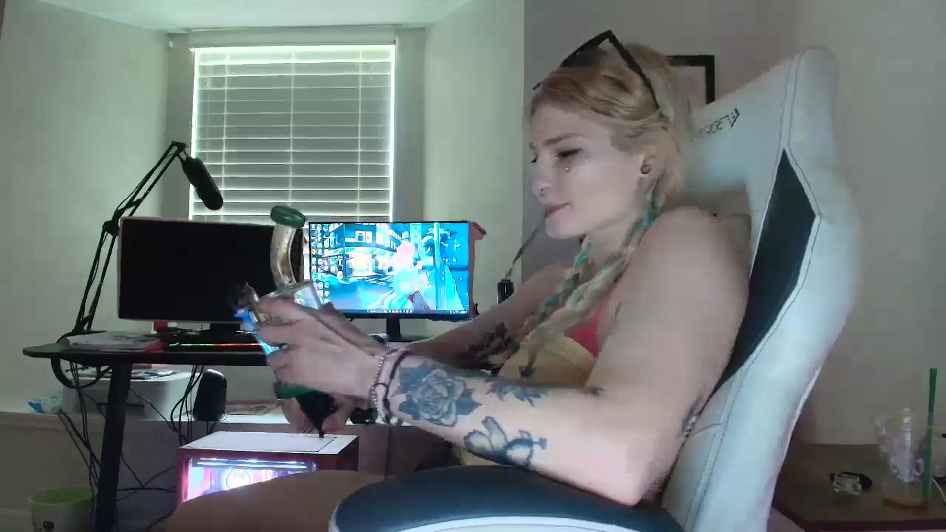 Gallery image thumbnail from DuckChan0's myfreecams stream on, 06/22/2025, 17:21 image 13 of 20