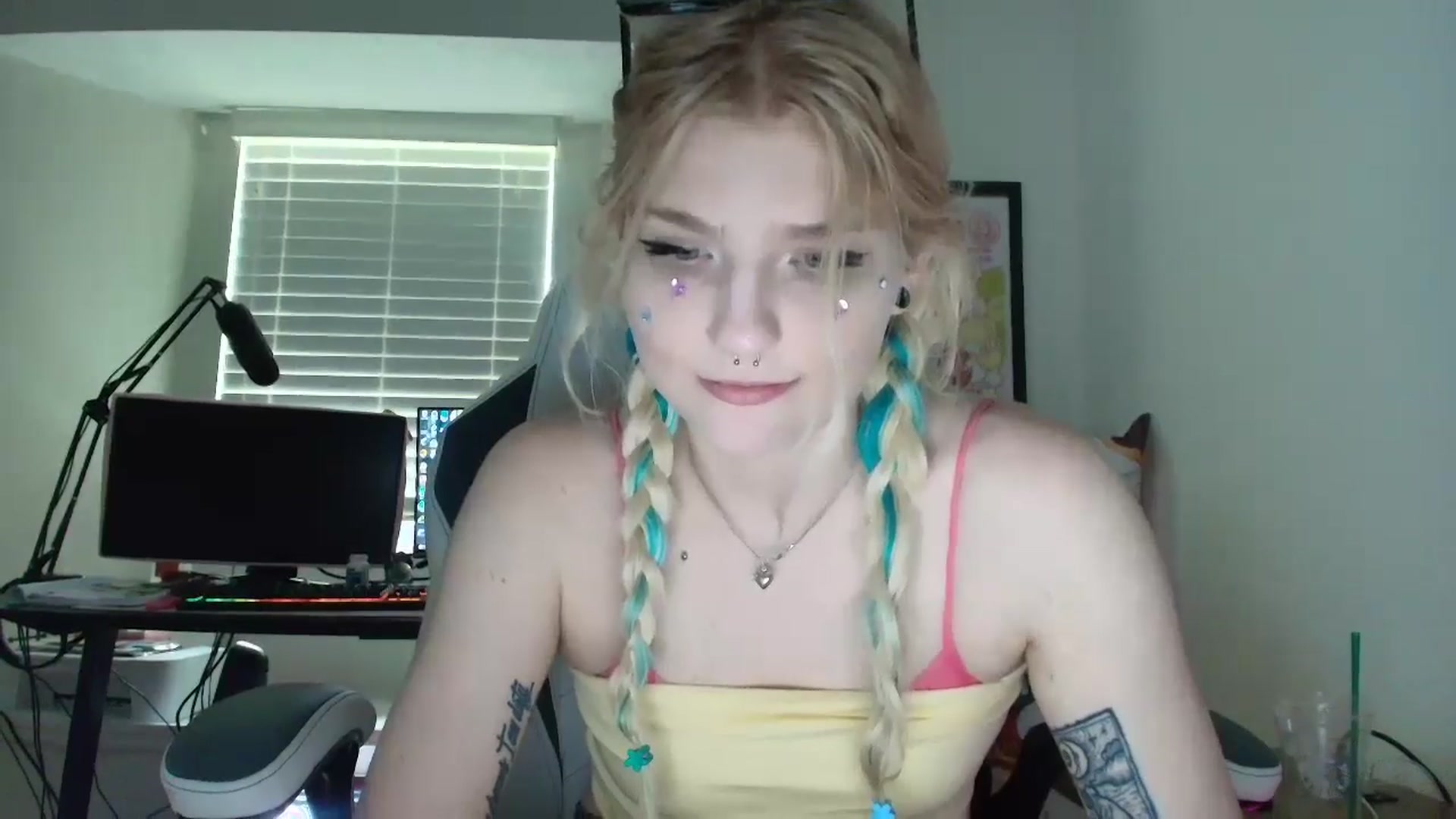 Gallery image thumbnail from DuckChan0's myfreecams stream on, 06/22/2025, 17:21 image 7 of 20