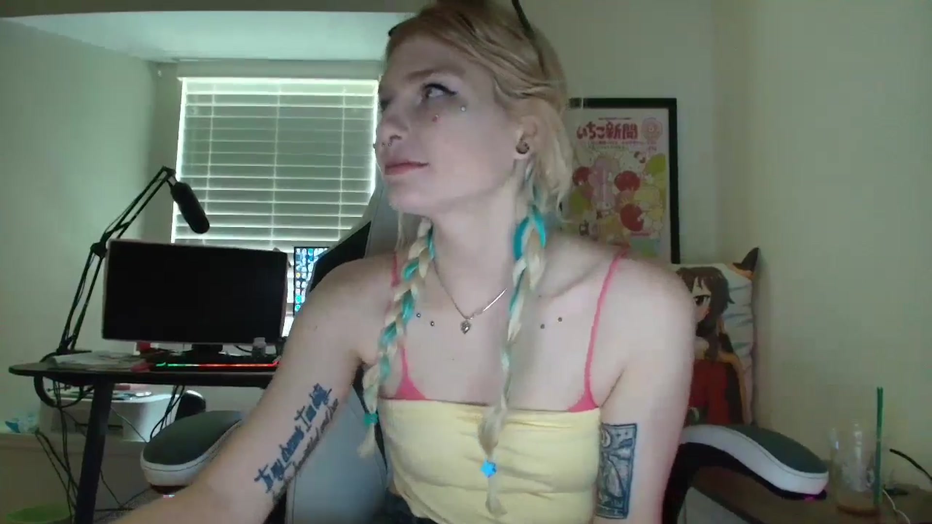 Gallery image thumbnail from DuckChan0's myfreecams stream on, 06/22/2025, 17:21 image 2 of 20