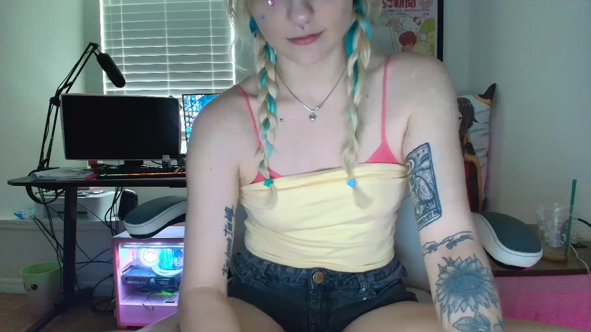 Gallery image thumbnail from DuckChan0's myfreecams stream on, 06/22/2025, 17:21 image 18 of 20