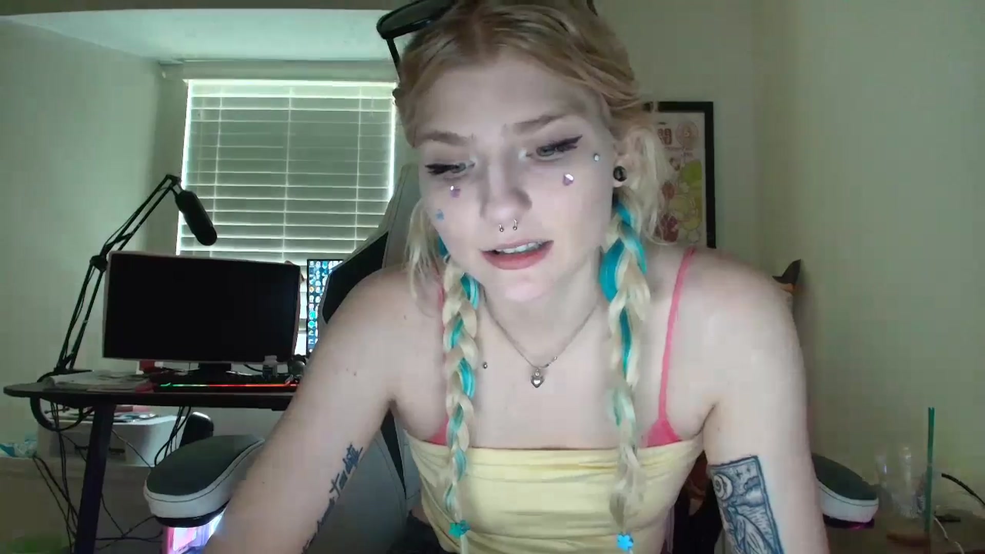 Gallery image thumbnail from DuckChan0's myfreecams stream on, 06/22/2025, 17:21 image 4 of 20