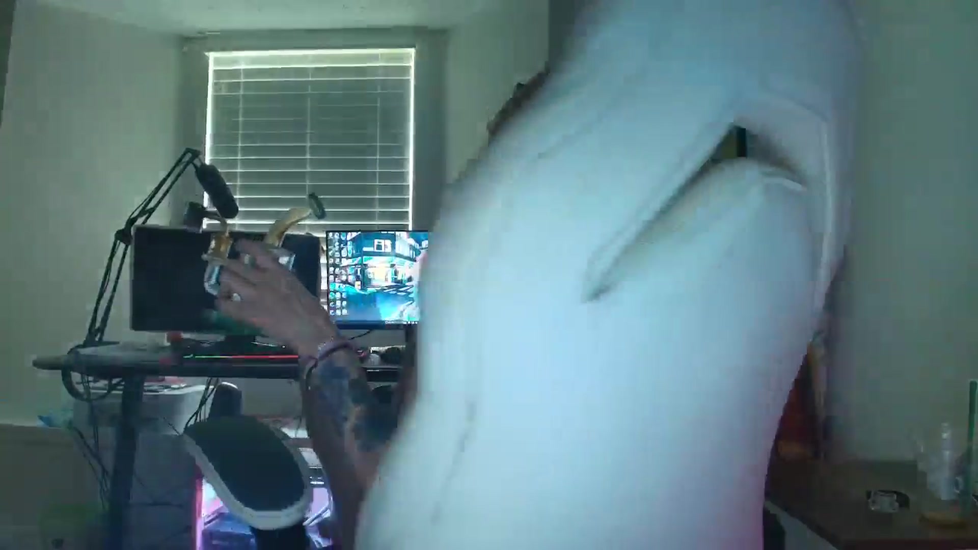 Gallery image thumbnail from DuckChan0's myfreecams stream on, 06/22/2025, 17:21 image 16 of 20