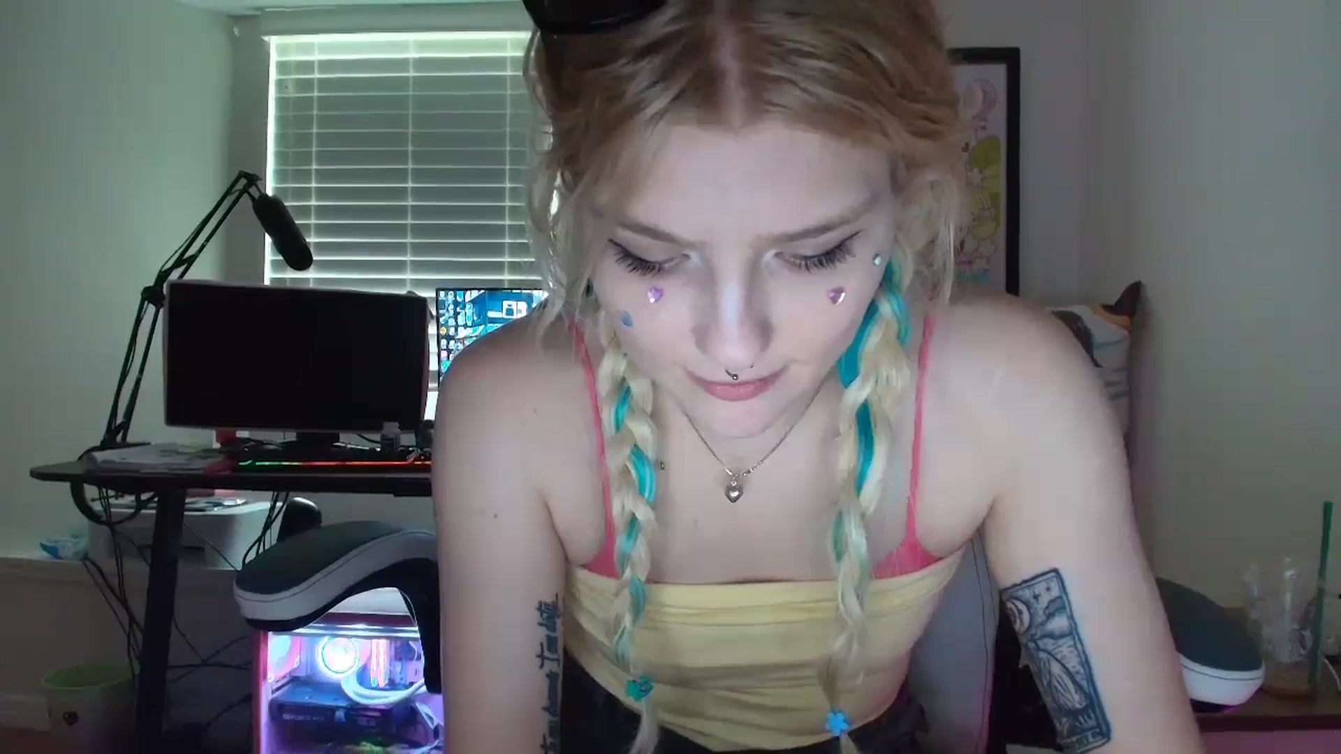 Gallery image thumbnail from DuckChan0's myfreecams stream on, 06/22/2025, 17:21 image 12 of 20
