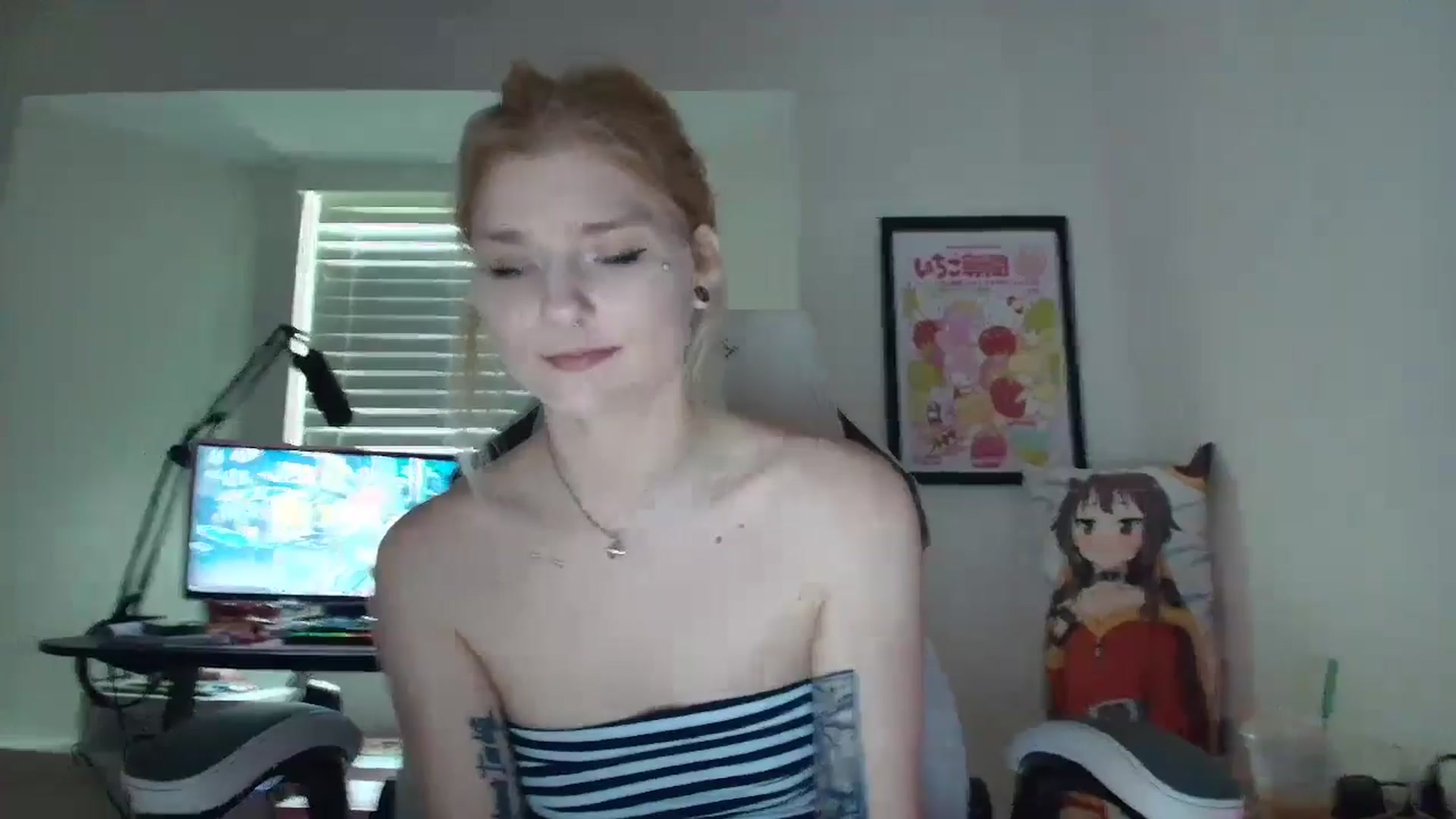 Gallery image thumbnail from DuckChan0's myfreecams stream on, 06/23/2025, 13:30 image 15 of 20