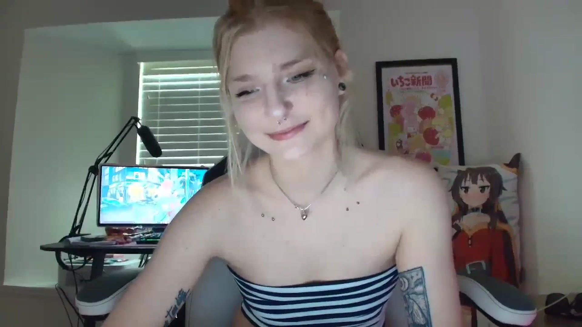 Gallery image thumbnail from DuckChan0's myfreecams stream on, 06/23/2025, 13:30 image 8 of 20
