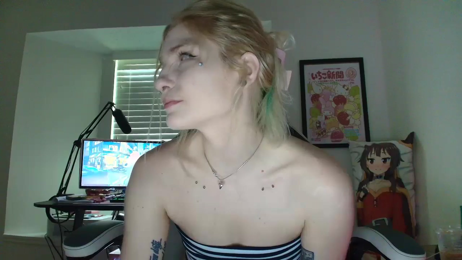 Gallery image thumbnail from DuckChan0's myfreecams stream on, 06/23/2025, 13:30 image 10 of 20
