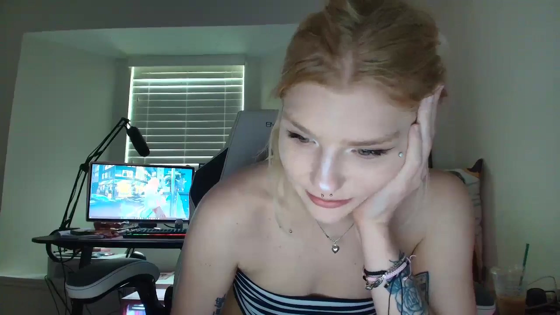 Gallery image thumbnail from DuckChan0's myfreecams stream on, 06/23/2025, 13:30 image 17 of 20